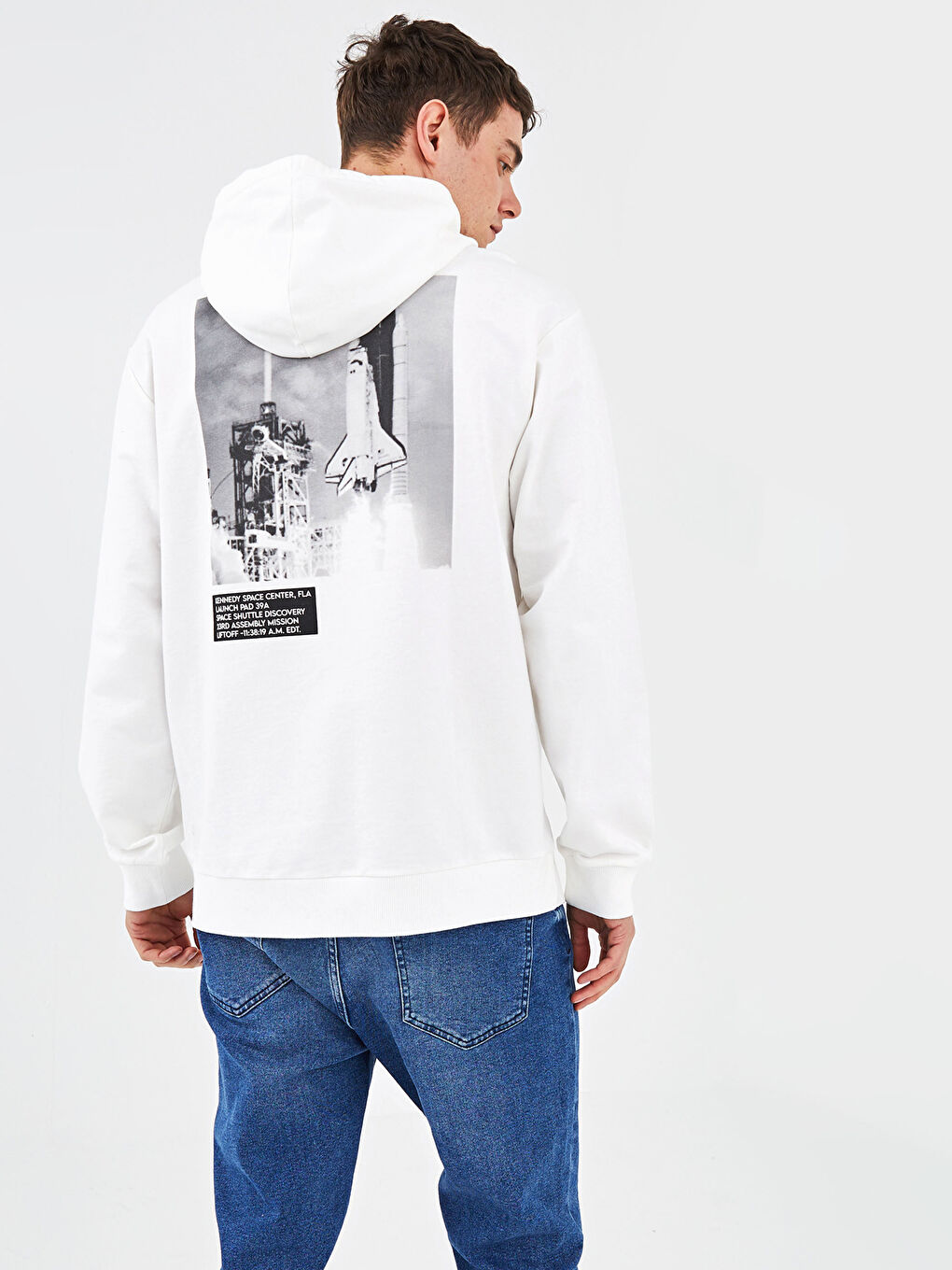 Beyaz Uzun Kollu Nasa Baskılı Erkek Hoodie-5
