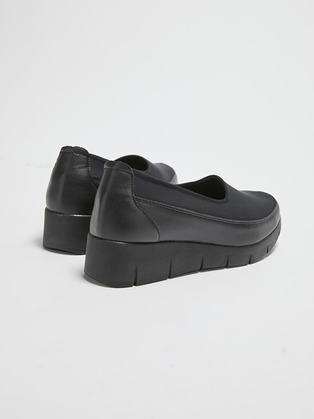 Siyah Deri Görünümlü Kadın Klasik Ayakkabı-3