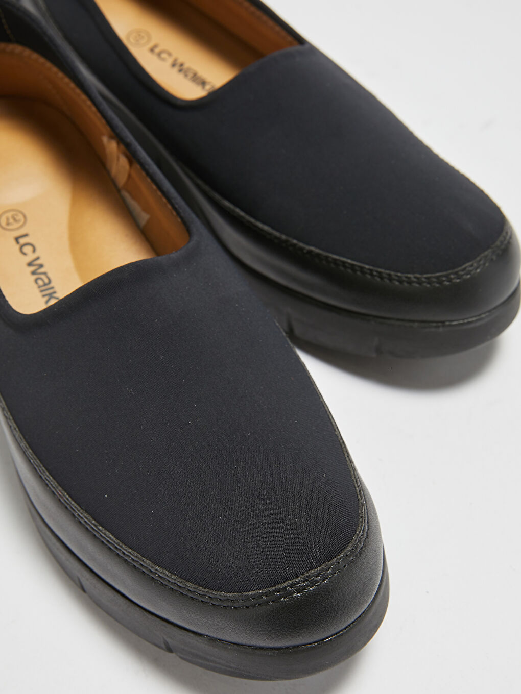 Siyah Deri Görünümlü Kadın Klasik Ayakkabı-4