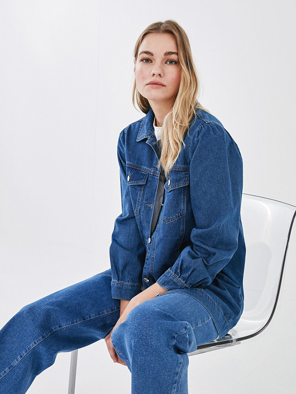 LCW Modest Jeansjacke für Damen mit Hemdkragen, Tasche und langen Ärmeln -S1EO65Z8-H45