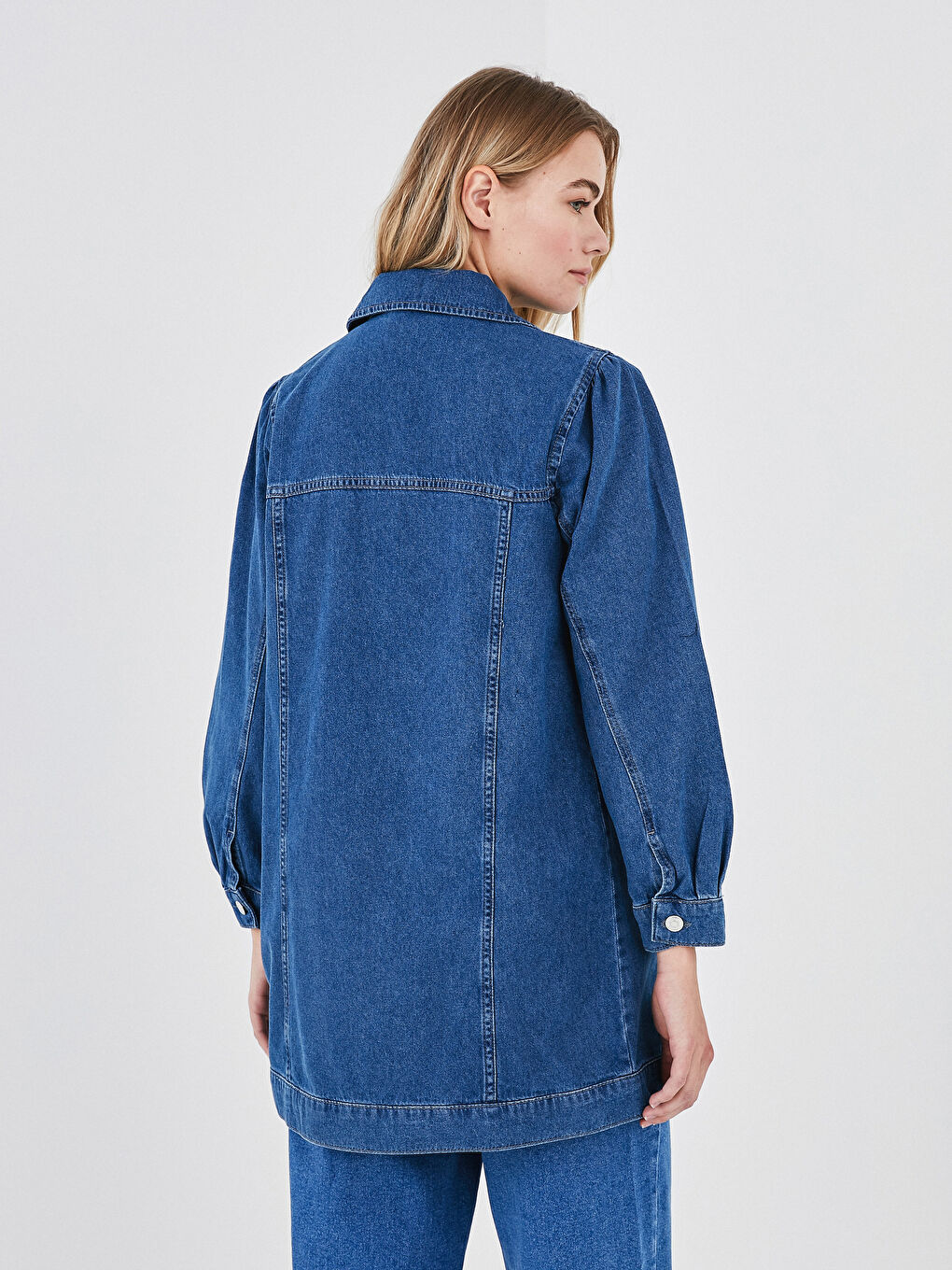 LCW Modest Jeansjacke für Damen mit Hemdkragen, Tasche und langen Ärmeln -S1EO65Z8-H45