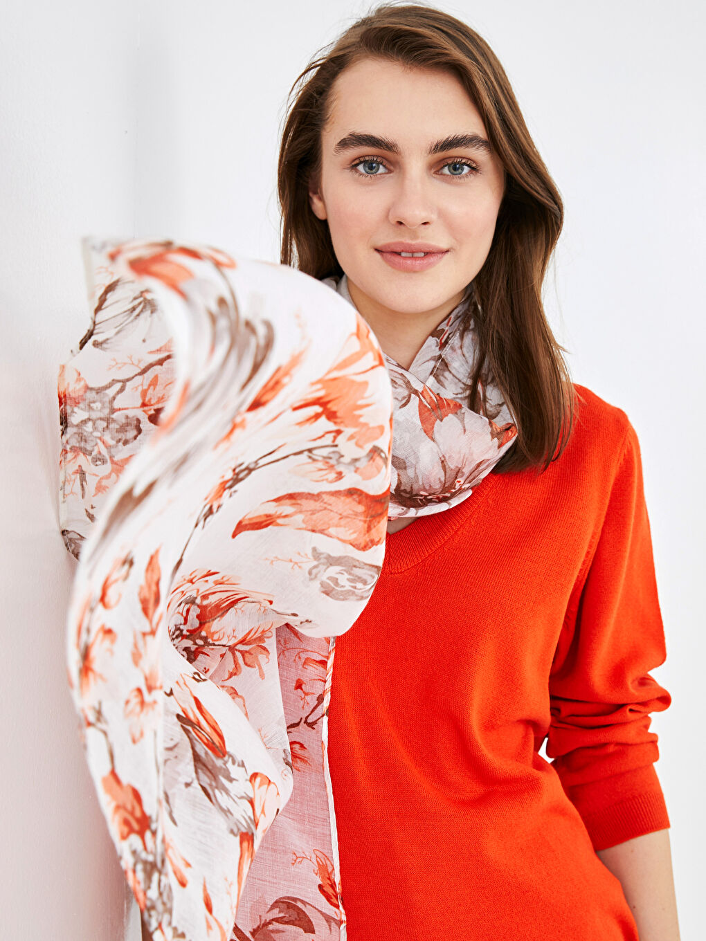 Beyaz Çiçek Desenli Şal-1