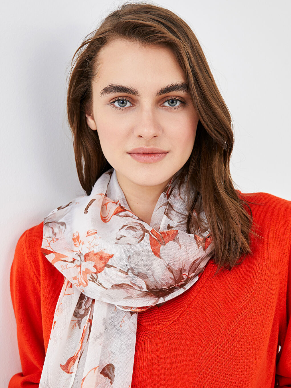 Beyaz Çiçek Desenli Şal-2