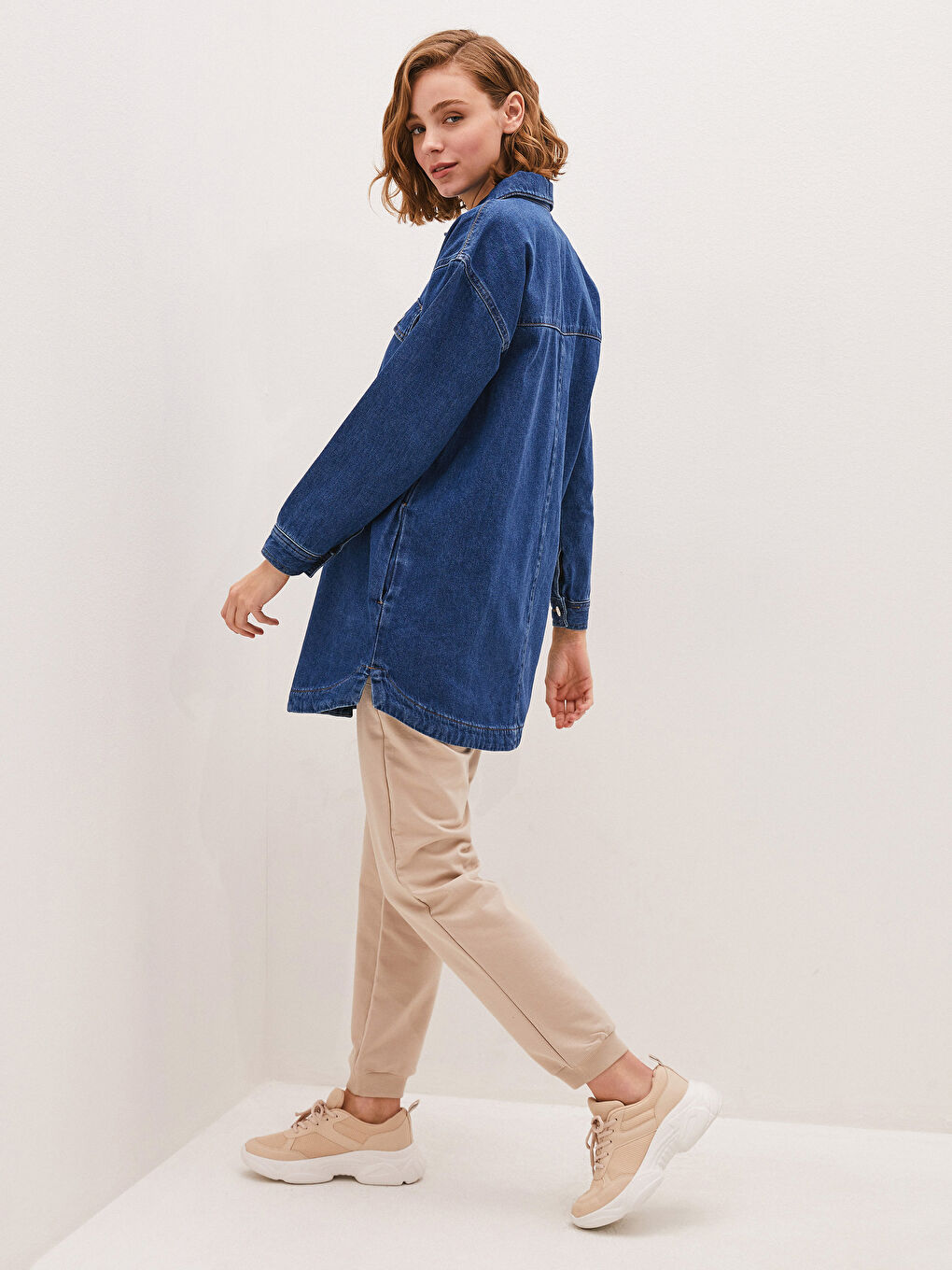 İndigo Gömlek Yaka Cep Detaylı Uzun Kollu Kadın Jean Ceket-1