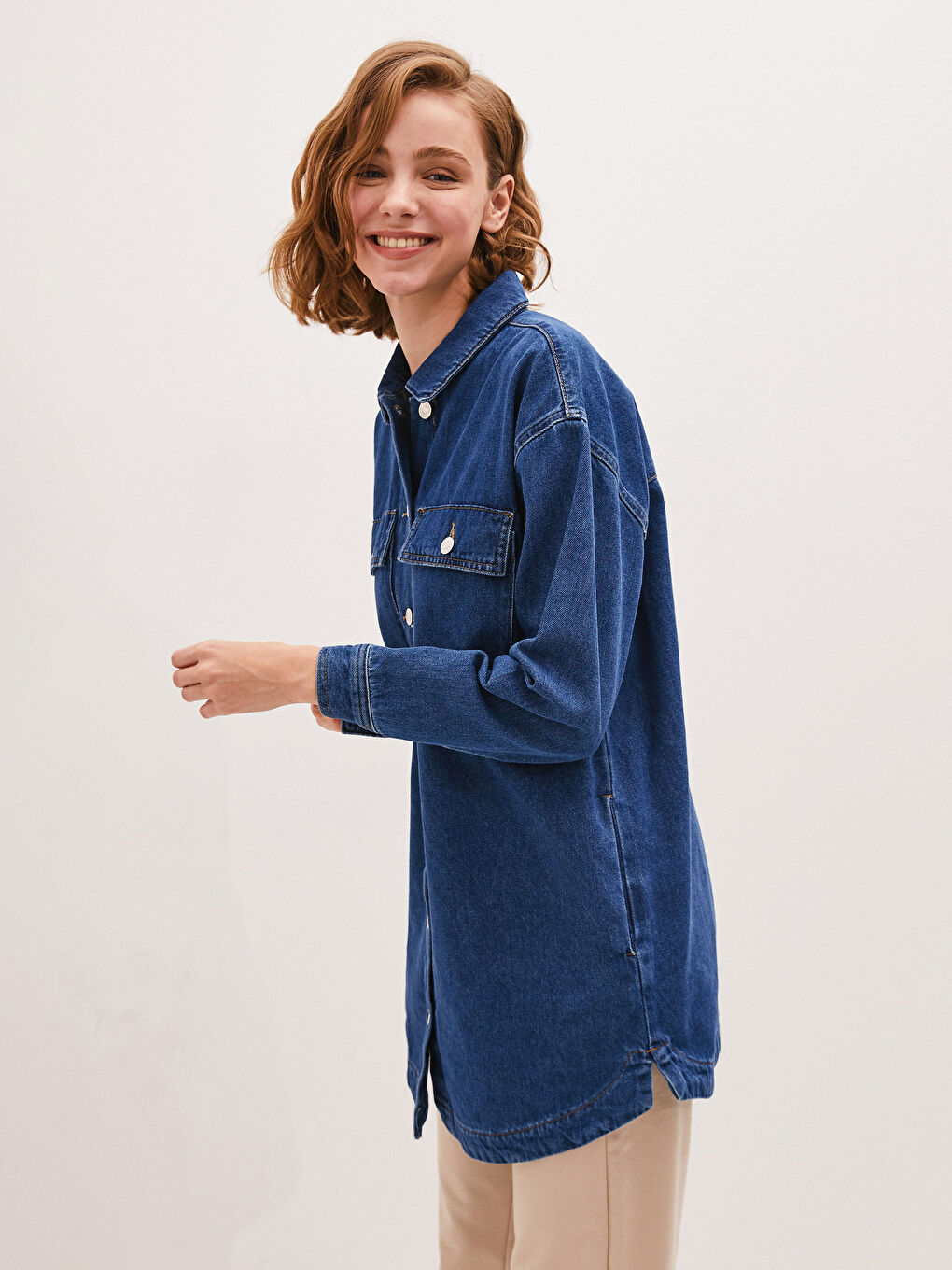 İndigo Gömlek Yaka Cep Detaylı Uzun Kollu Kadın Jean Ceket-4