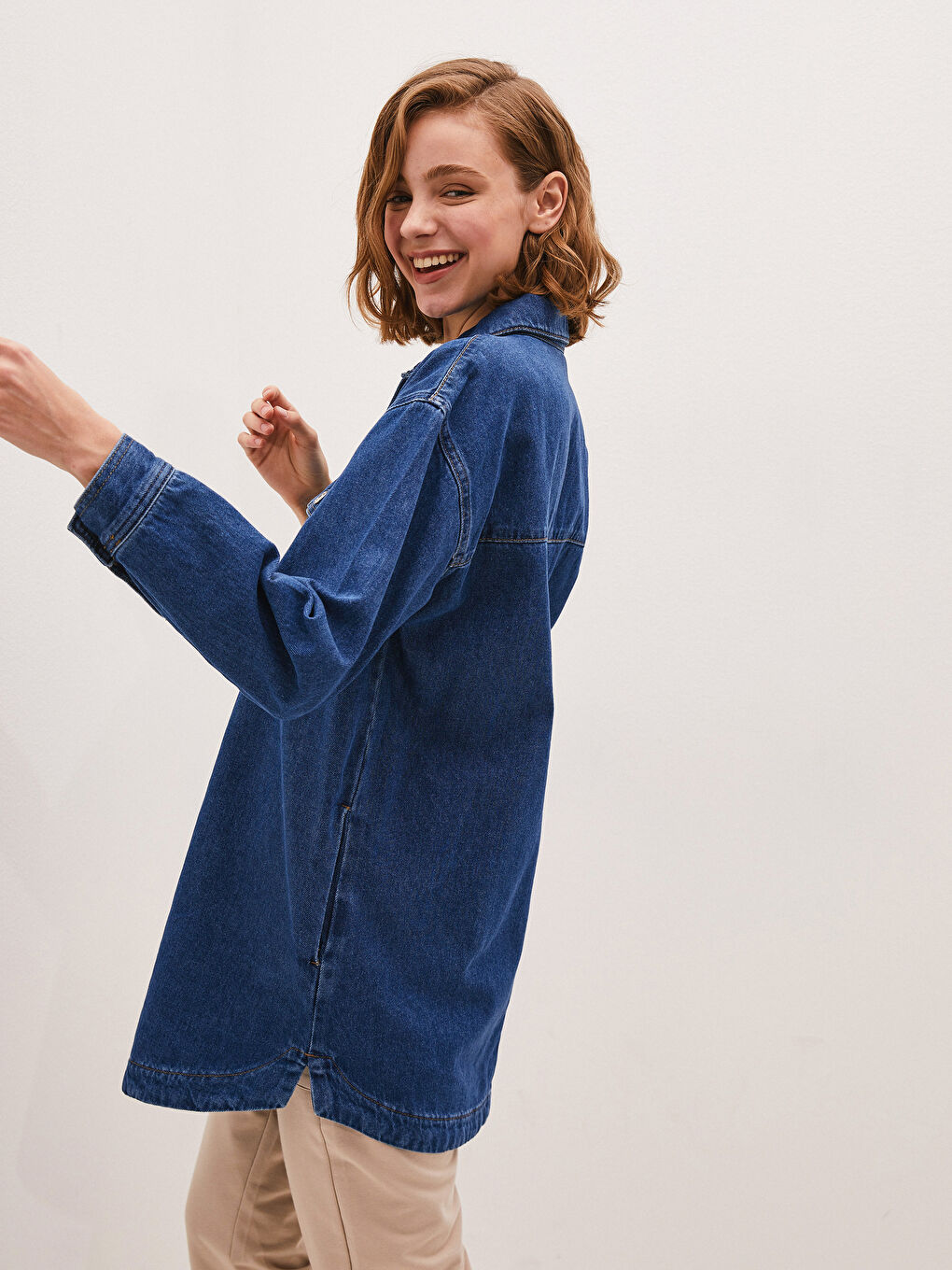 İndigo Gömlek Yaka Cep Detaylı Uzun Kollu Kadın Jean Ceket
