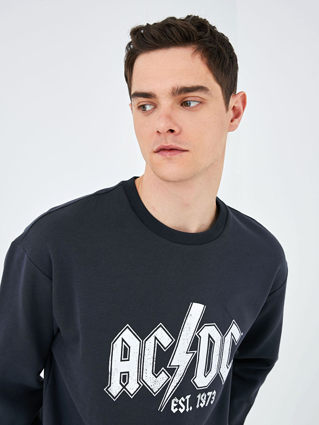 Antrasit Bisiklet Yaka Uzun Kollu AC/DC Baskılı Erkek Sweatshirt-2