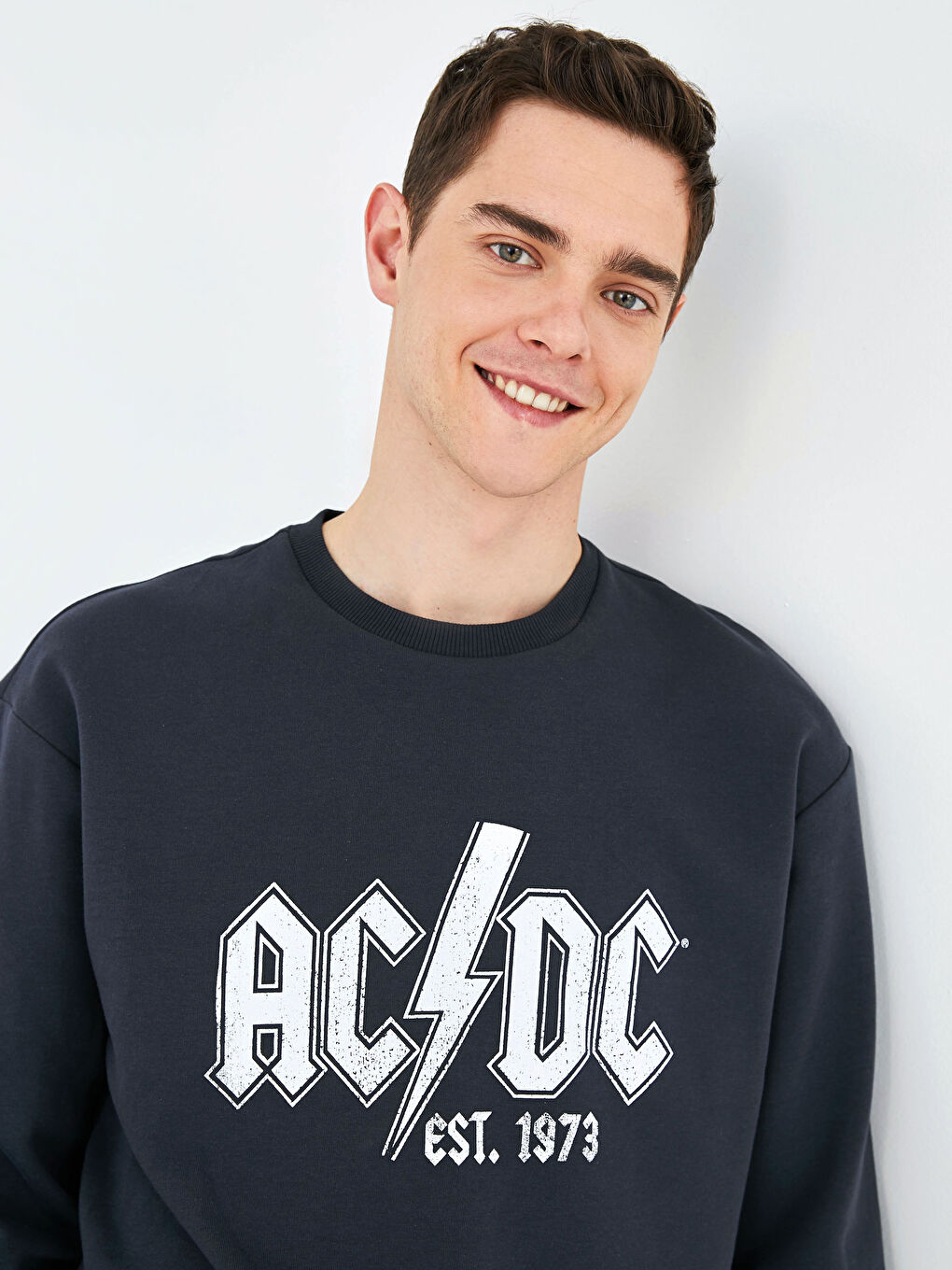 Antrasit Bisiklet Yaka Uzun Kollu AC/DC Baskılı Erkek Sweatshirt-3