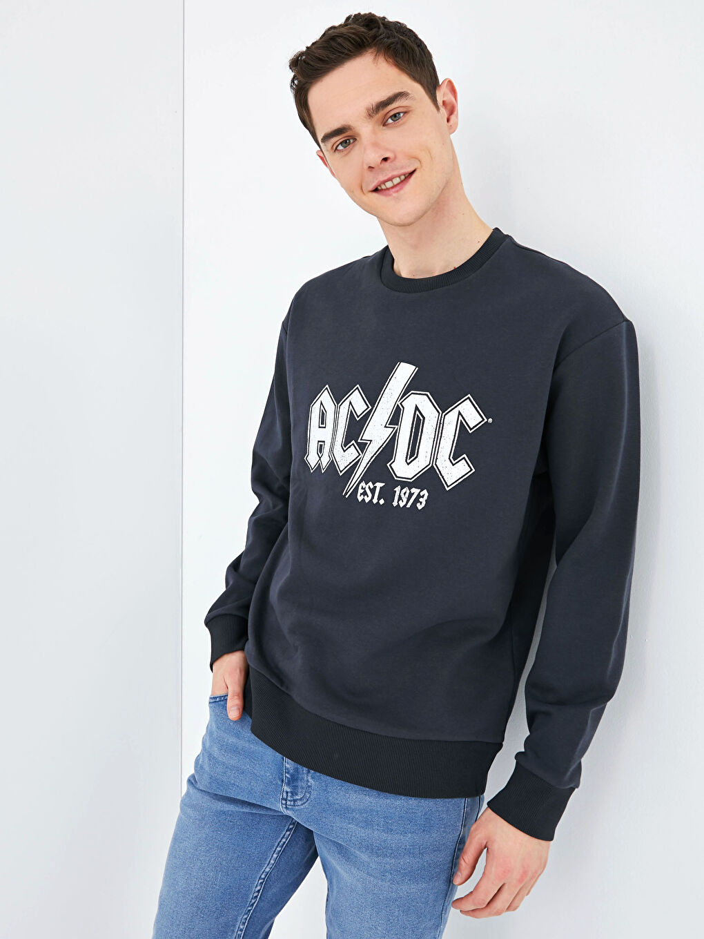 Antrasit Bisiklet Yaka Uzun Kollu AC/DC Baskılı Erkek Sweatshirt-5
