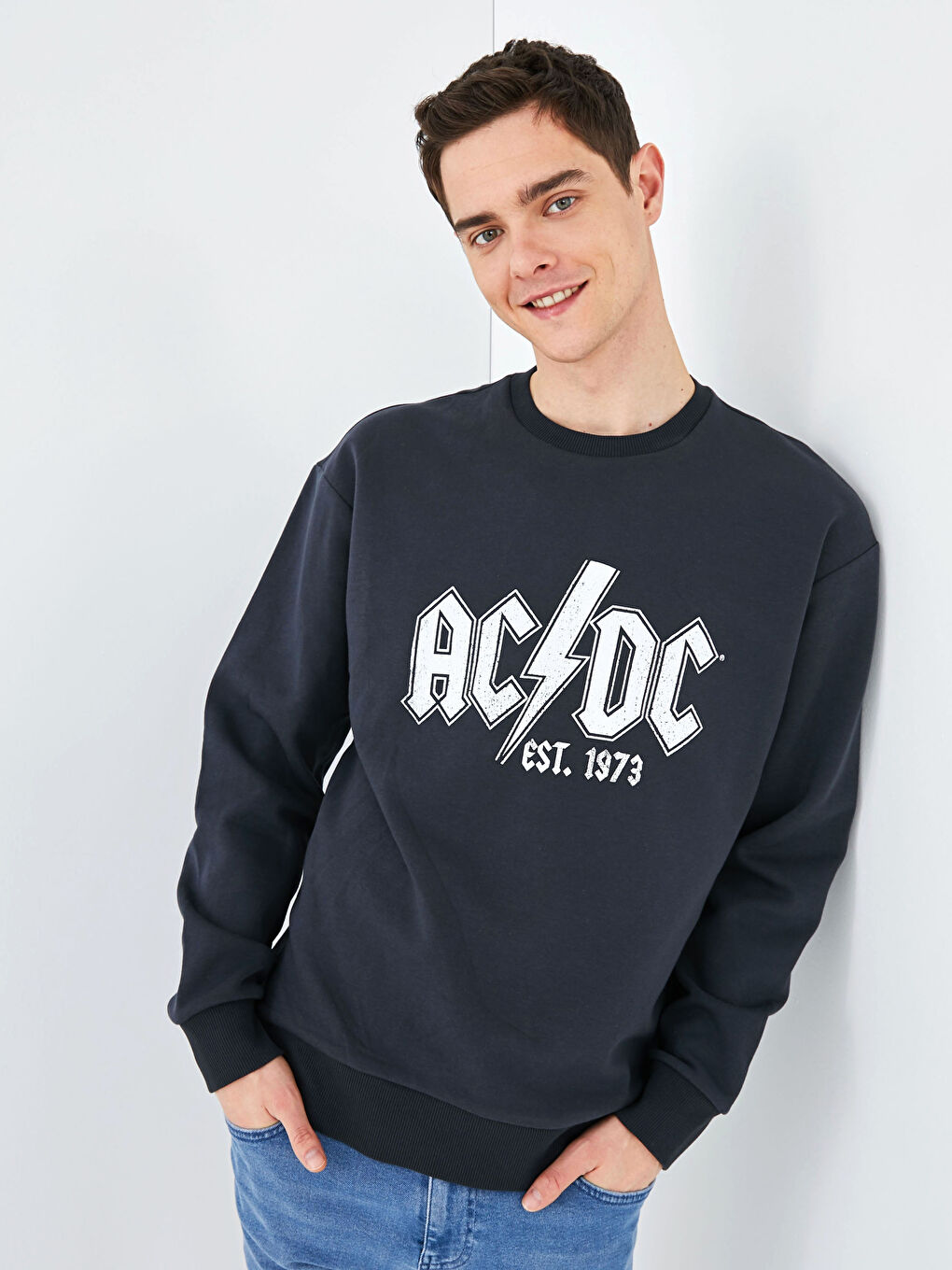 Antrasit Bisiklet Yaka Uzun Kollu AC/DC Baskılı Erkek Sweatshirt