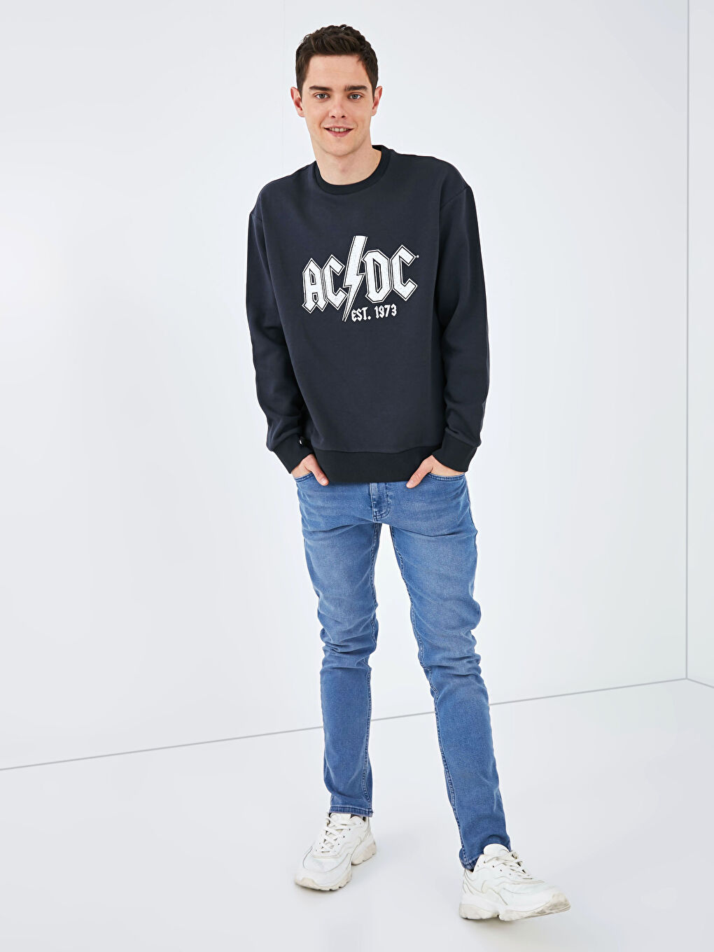 Antrasit Bisiklet Yaka Uzun Kollu AC/DC Baskılı Erkek Sweatshirt-1