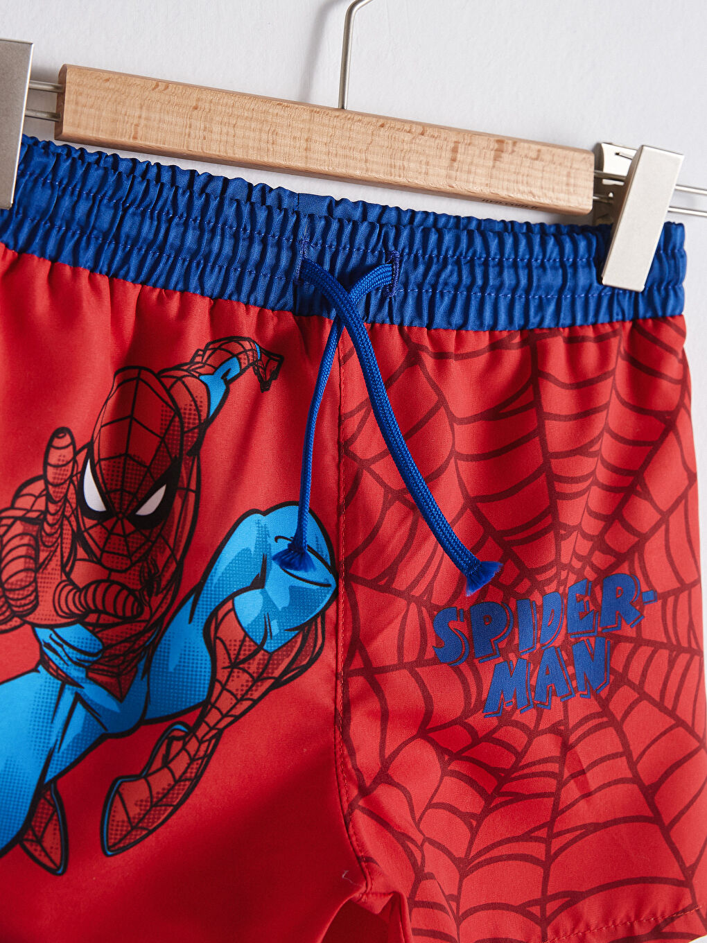 LCW baby Kirmizi Erkek Bebek Spiderman Baskılı Deniz Şortu - 2