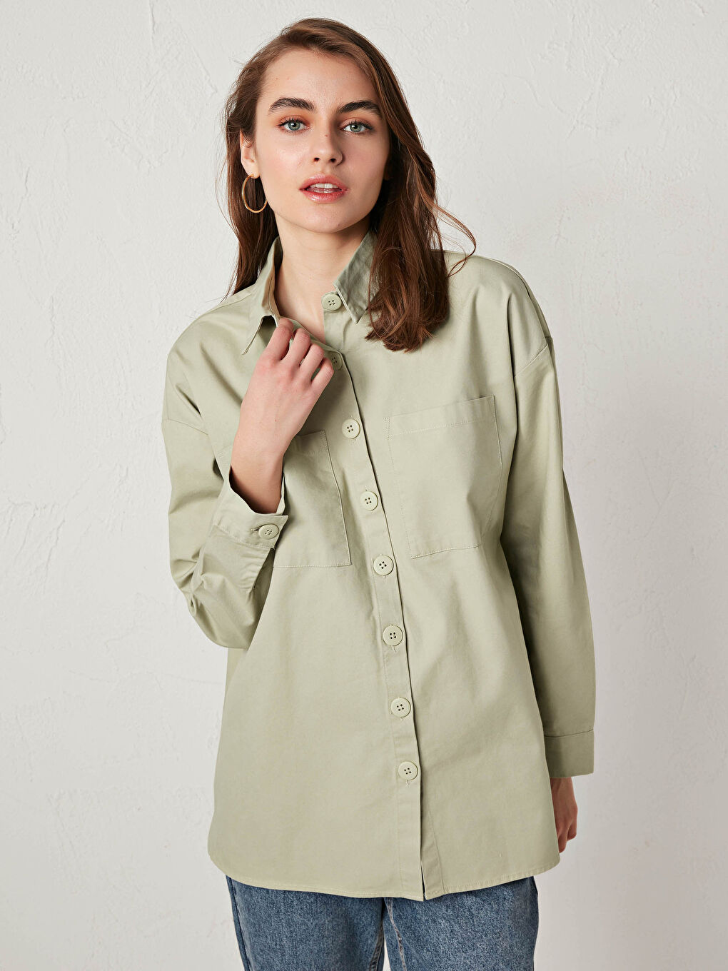 Риза с джобове и дълъг ръкав за жени