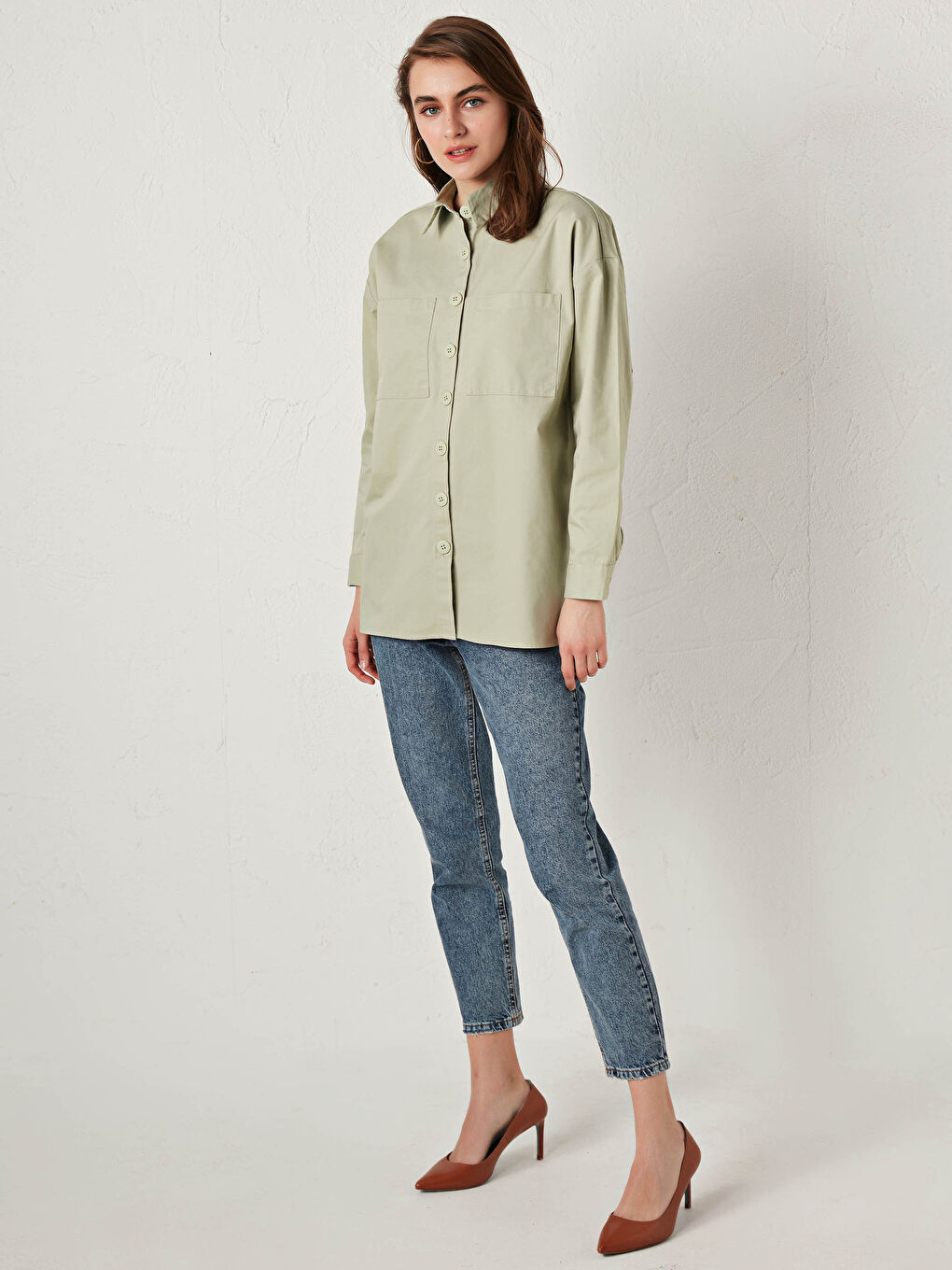 Риза с джобове и дълъг ръкав за жени-3