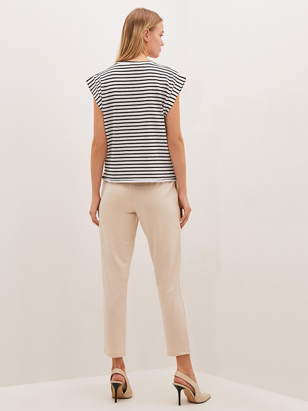 Siyah Bisiklet Yaka Slogan Baskılı Pamuklu Kadın Tişört-1