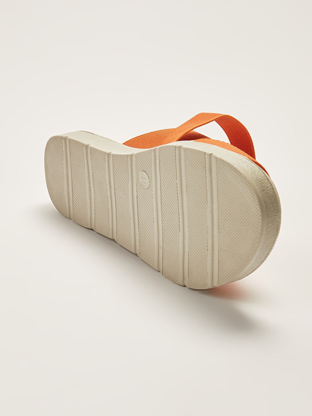 Turuncu Lastikli Çit Bantlı Kadın Sandalet-4