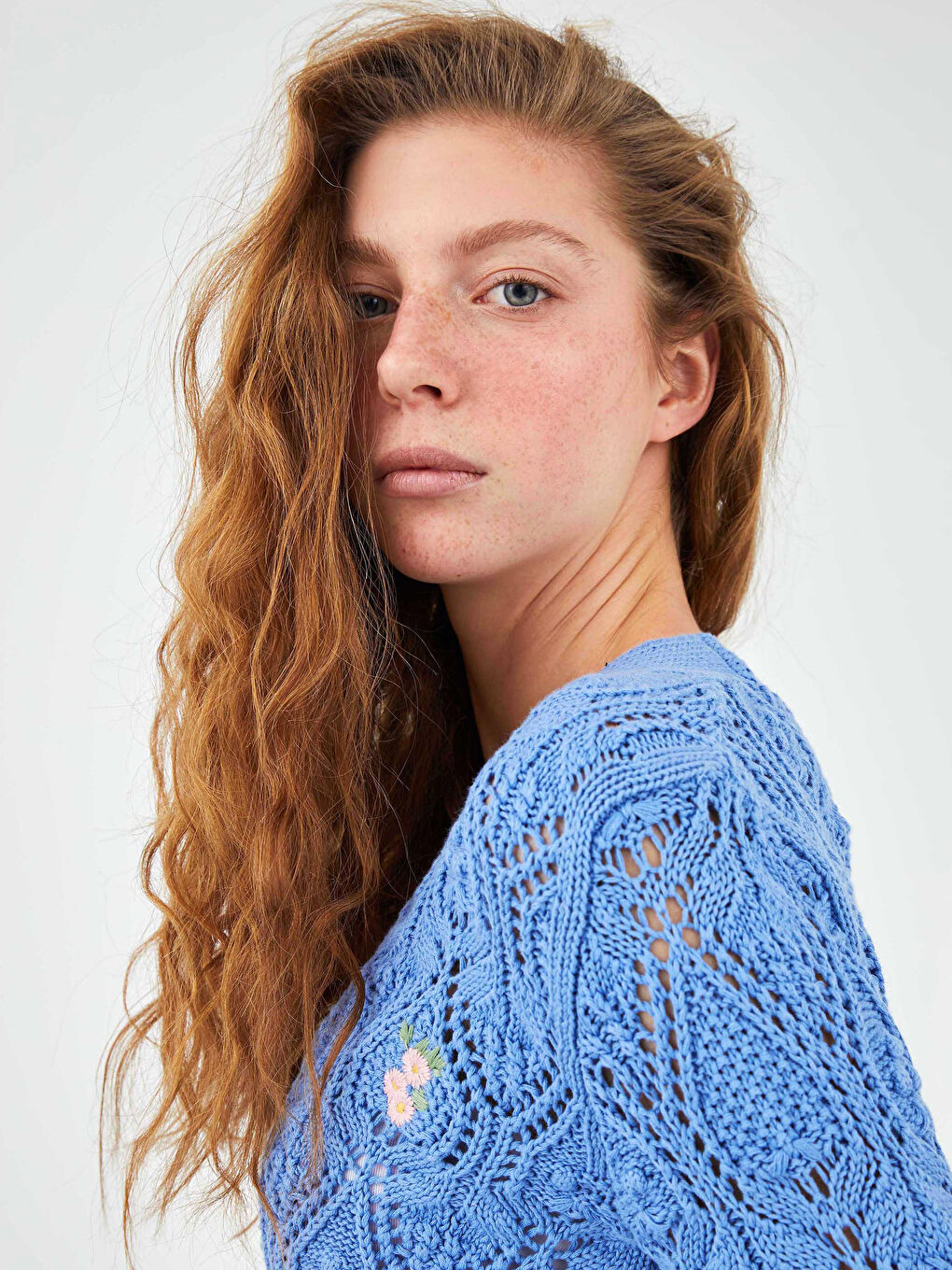 Mavi V Yaka Çiçek Nakışlı Uzun Kollu Kadın Triko Hırka-4