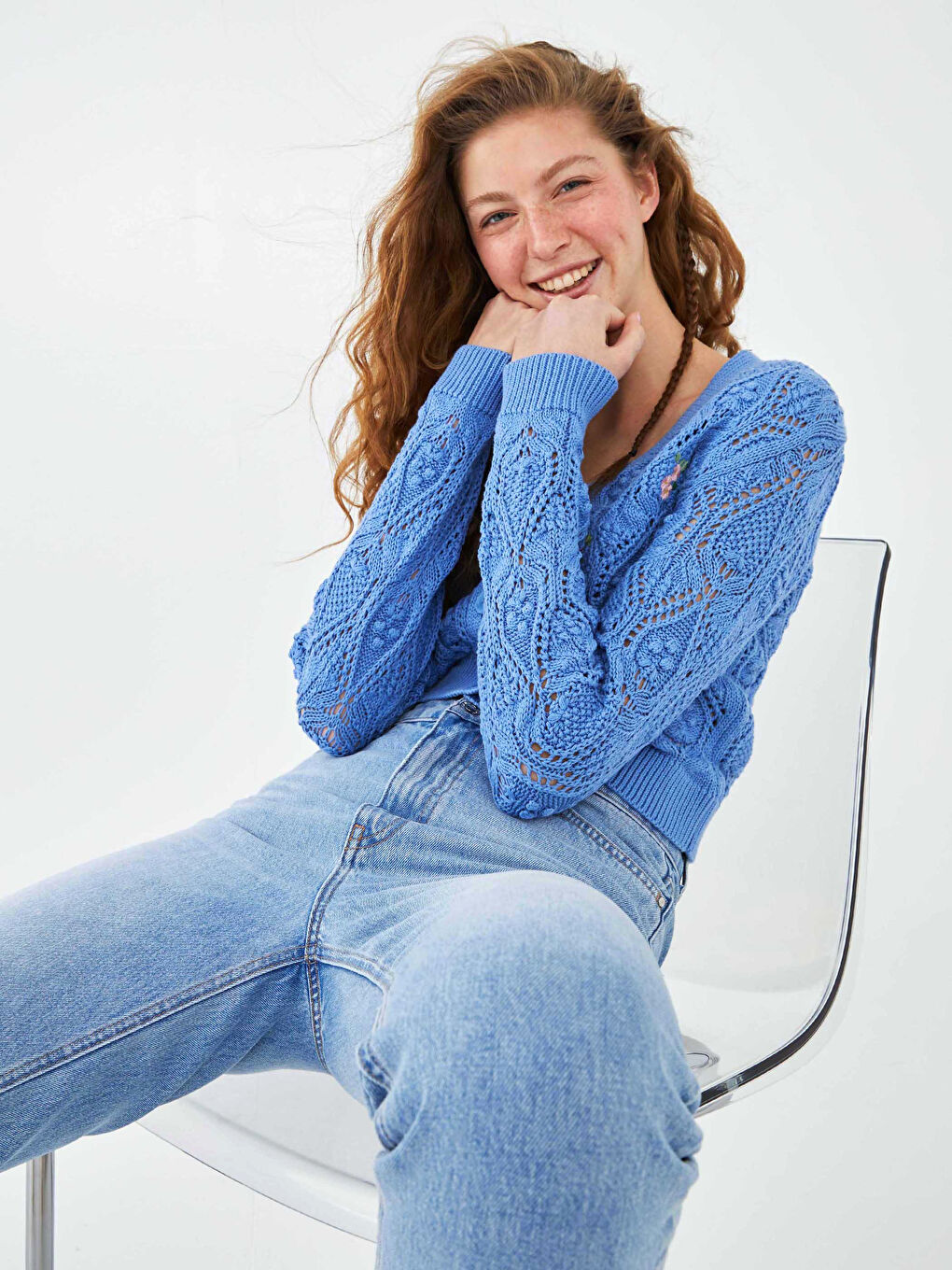 Mavi V Yaka Çiçek Nakışlı Uzun Kollu Kadın Triko Hırka-1