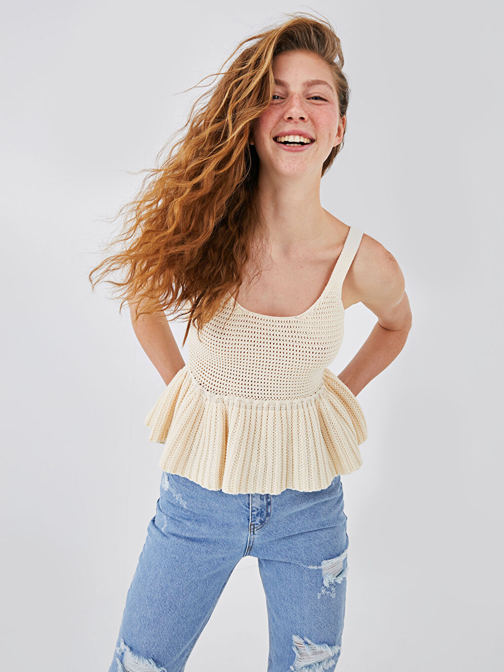 Ekru Kadın U Yaka Düz Askılı Kolsuz Triko Kazak-1