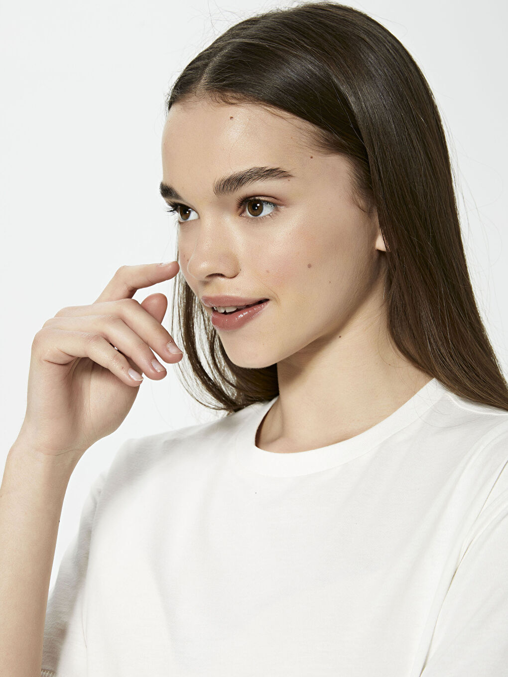 Beyaz Bisiklet Yaka Düz Kısa Kollu Pamuklu Kadın Tişört-2