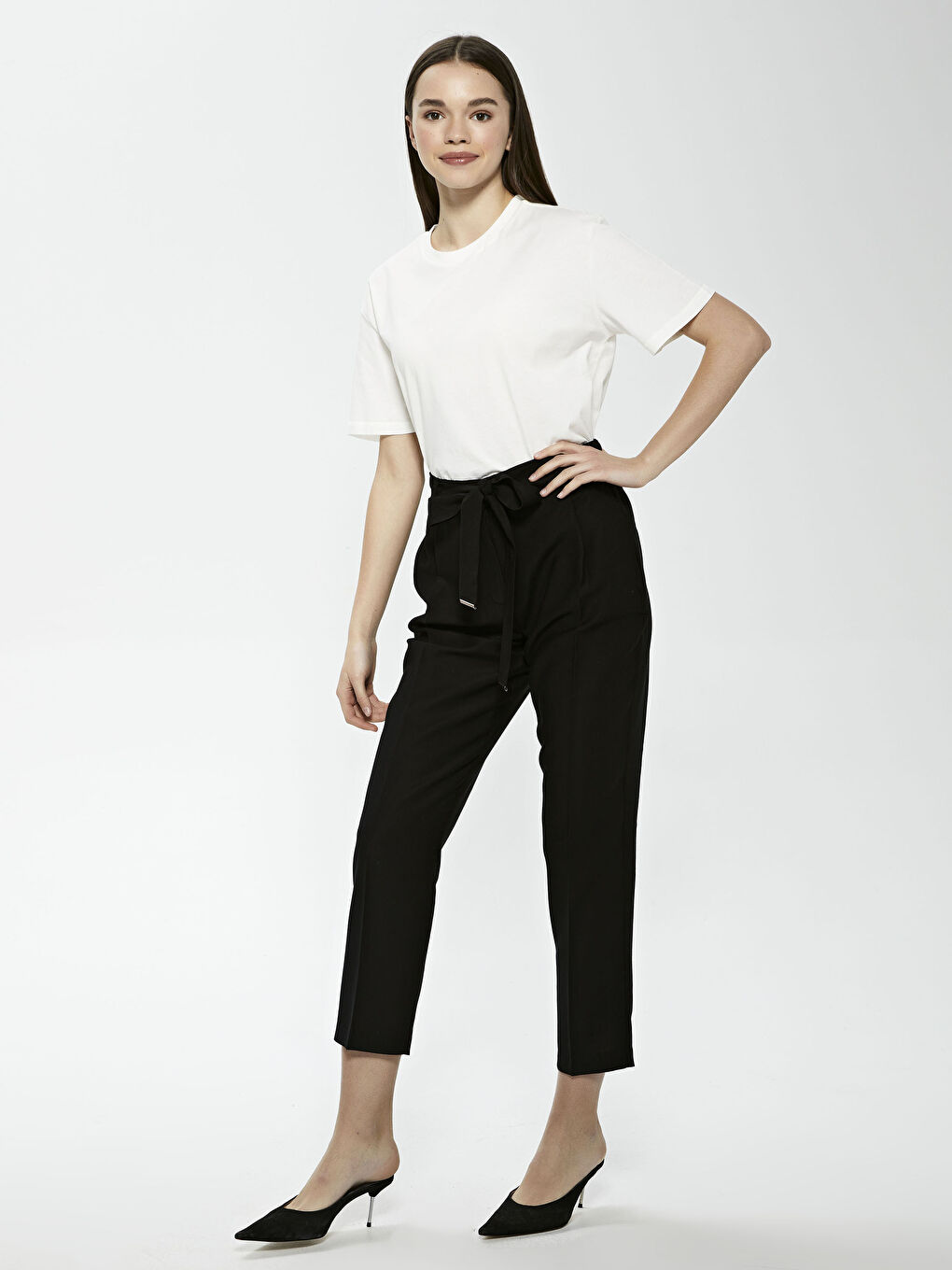 Beyaz Bisiklet Yaka Düz Kısa Kollu Pamuklu Kadın Tişört-3