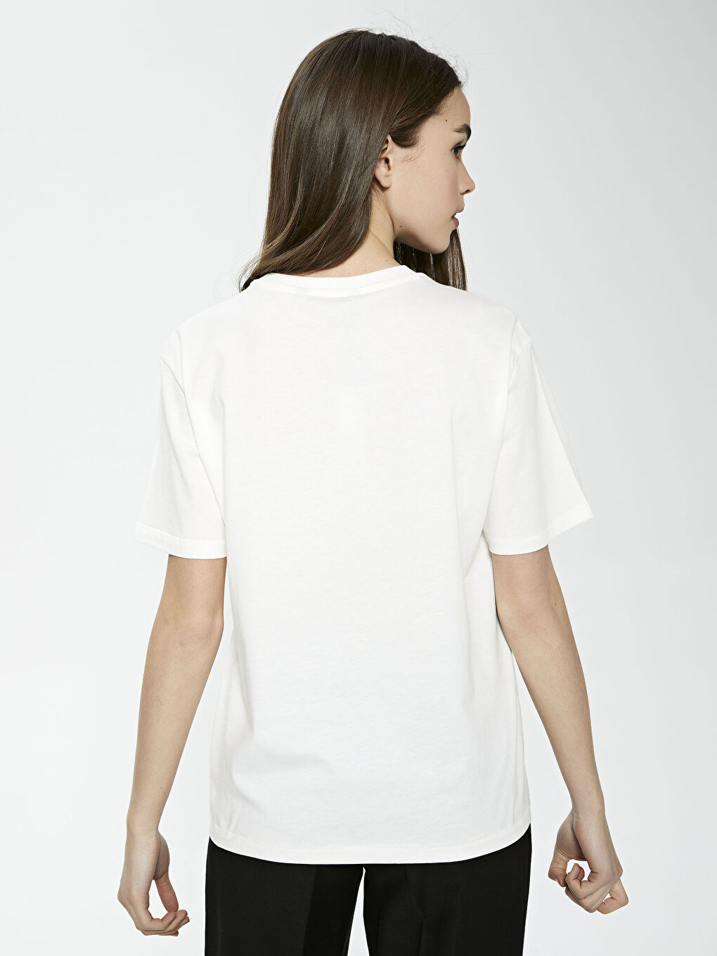 Beyaz Bisiklet Yaka Düz Kısa Kollu Pamuklu Kadın Tişört-4