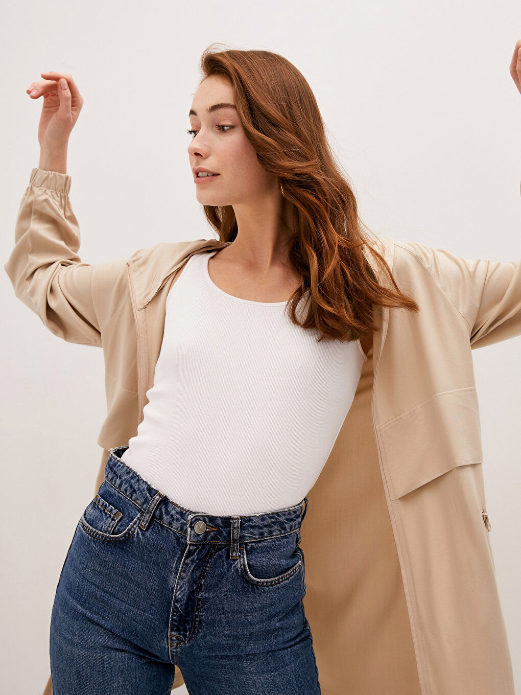 Bej Kapüşonlu Düz Cep Detaylı Uzun Kollu Kadın Mont-2