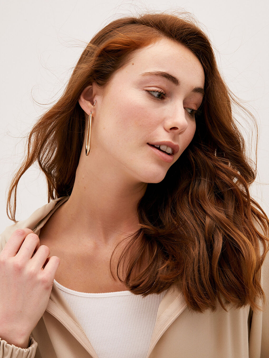 Bej Kapüşonlu Düz Cep Detaylı Uzun Kollu Kadın Mont-3