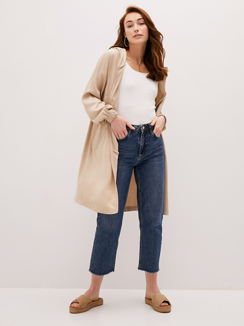 Bej Kapüşonlu Düz Cep Detaylı Uzun Kollu Kadın Mont-4