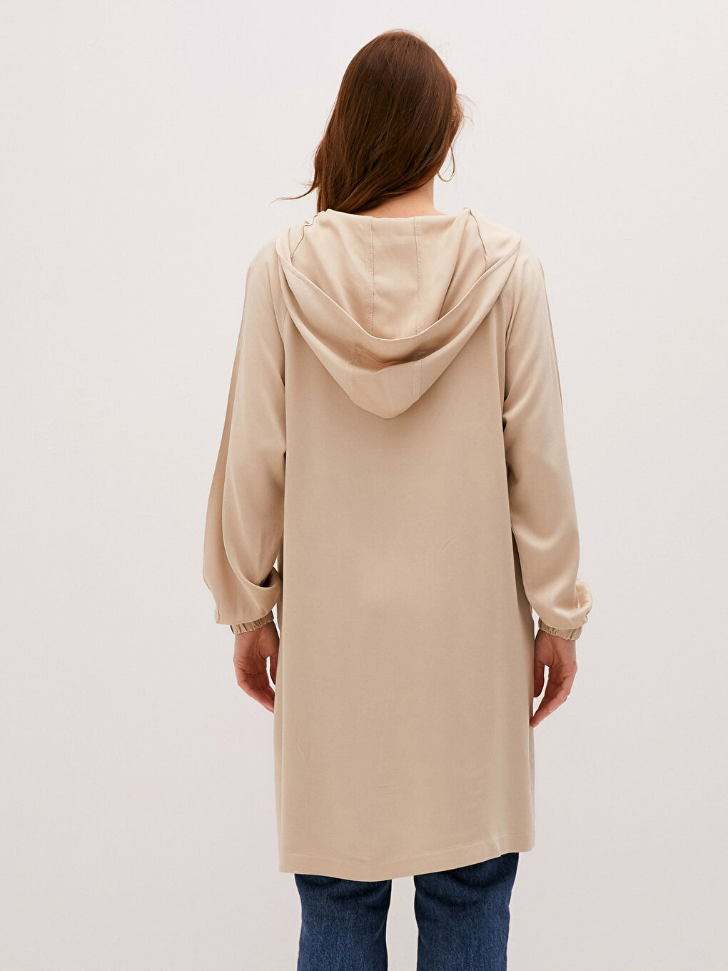 Bej Kapüşonlu Düz Cep Detaylı Uzun Kollu Kadın Mont-5