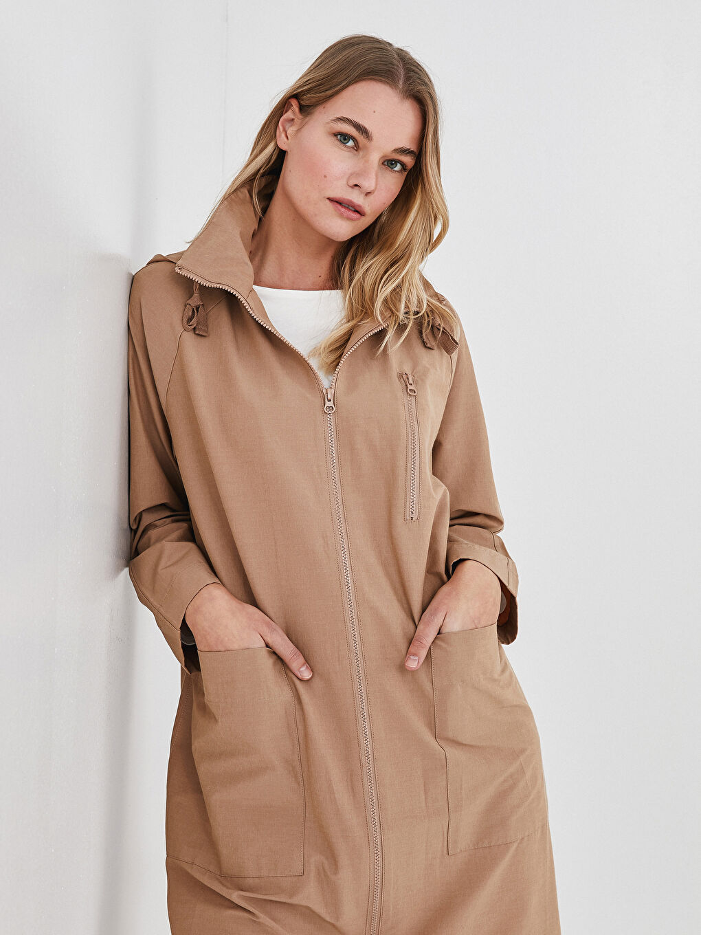 LCWAIKIKI Classic Hooded Zippered Long Sleeve Pocket Detailed Women's Coat -S1ET28Z8-GVL