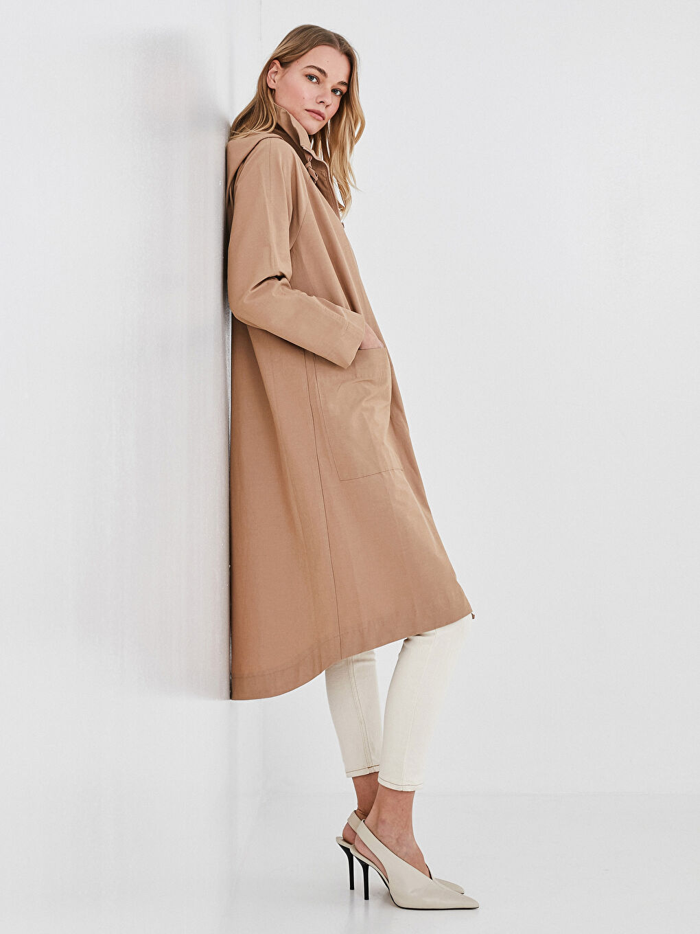LCWAIKIKI Classic Hooded Zippered Long Sleeve Pocket Detailed Women's Coat -S1ET28Z8-GVL
