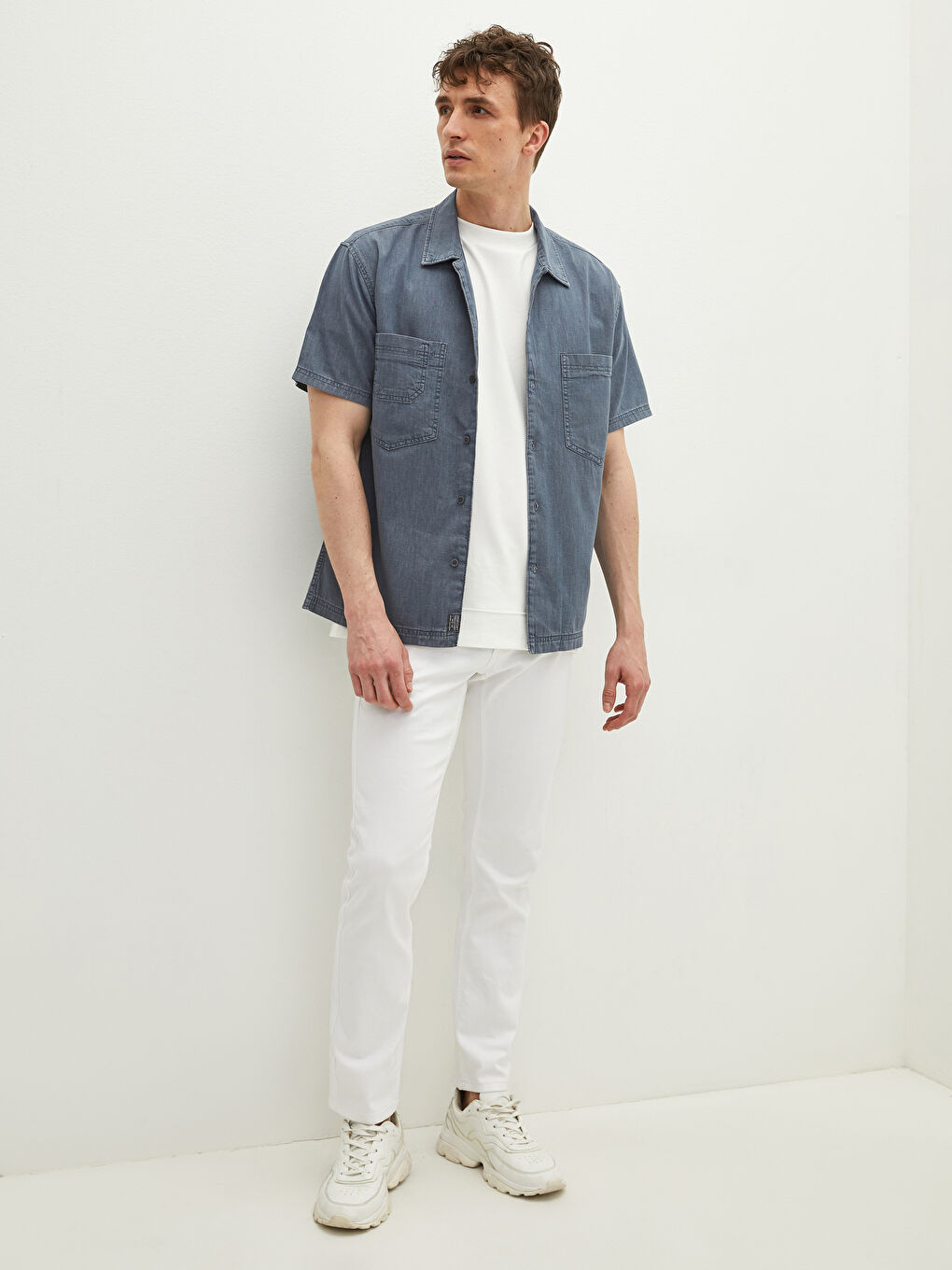 Relaxed Fit Short Sleeve Men's Denim Shirt-2