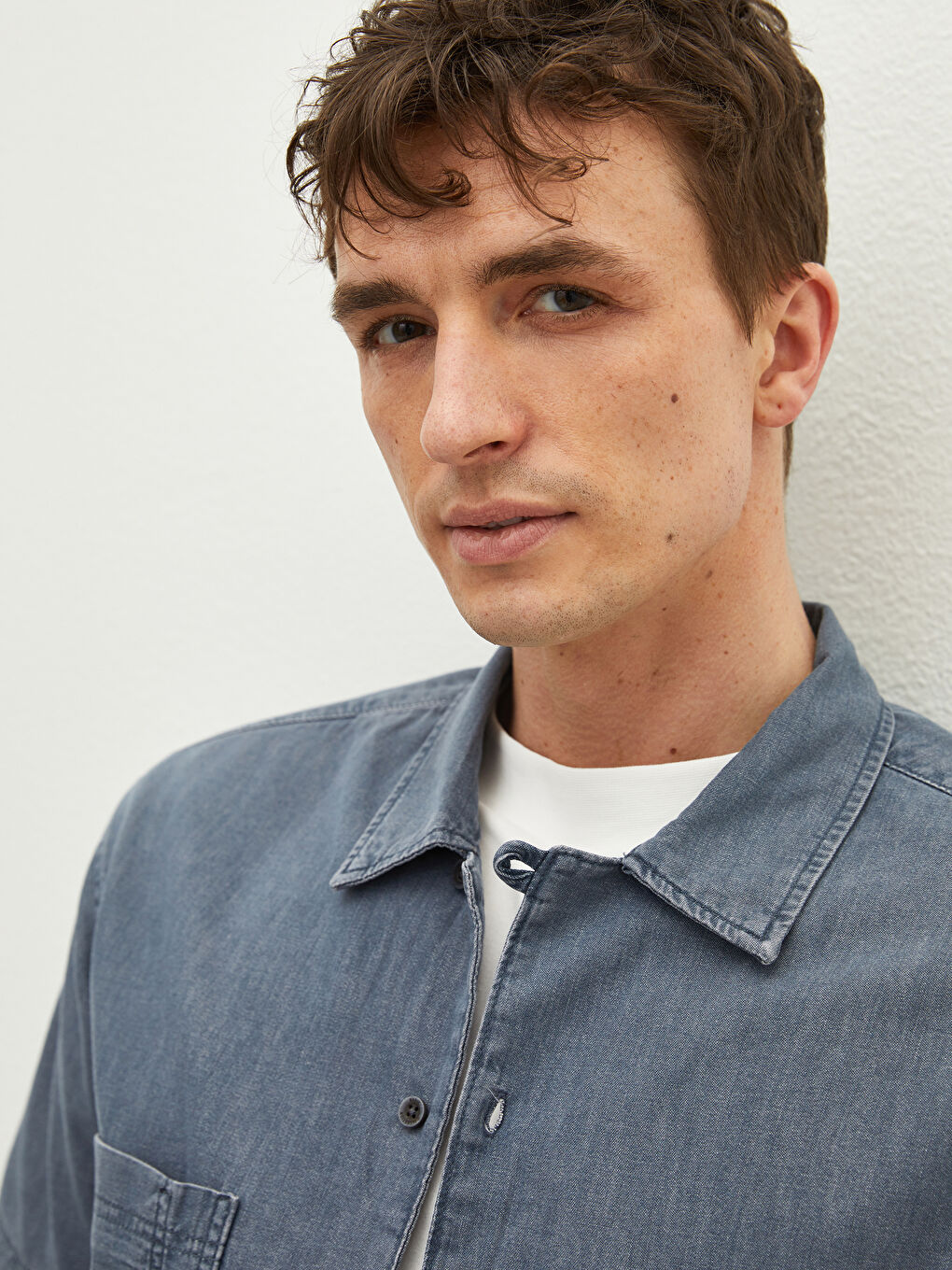 Relaxed Fit Short Sleeve Men's Denim Shirt-3