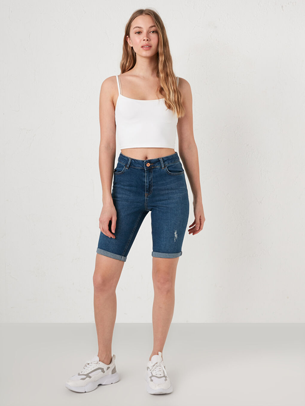 Pocket Detailed Ripped Pattern Women's Bermuda Rodeo Jean Shorts