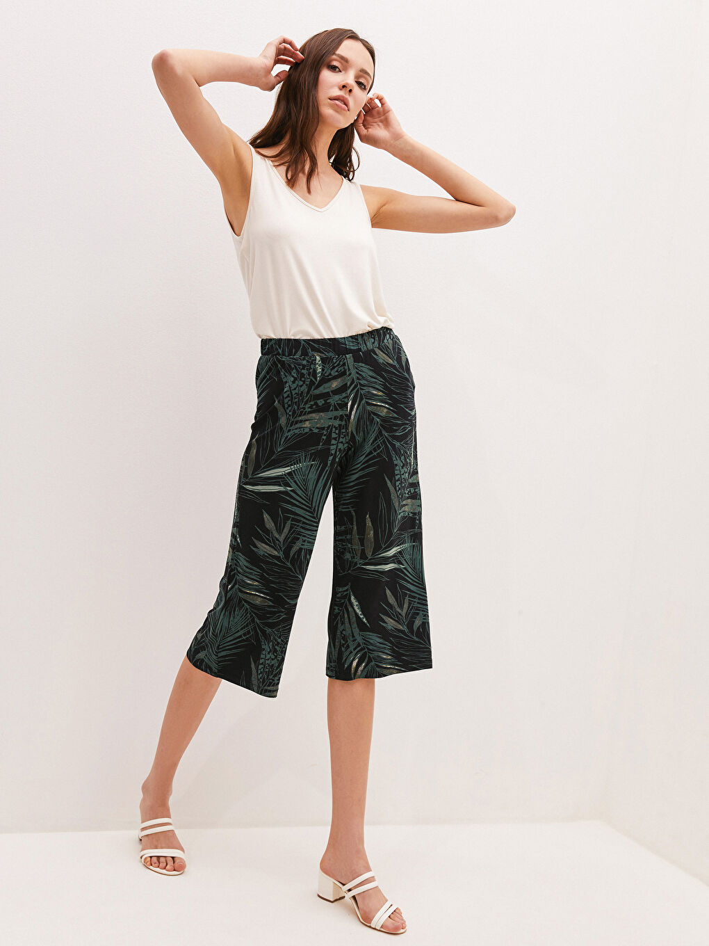 Yeşil Beli Lastikli Standart Fit Desenli Kadın Kapri-1