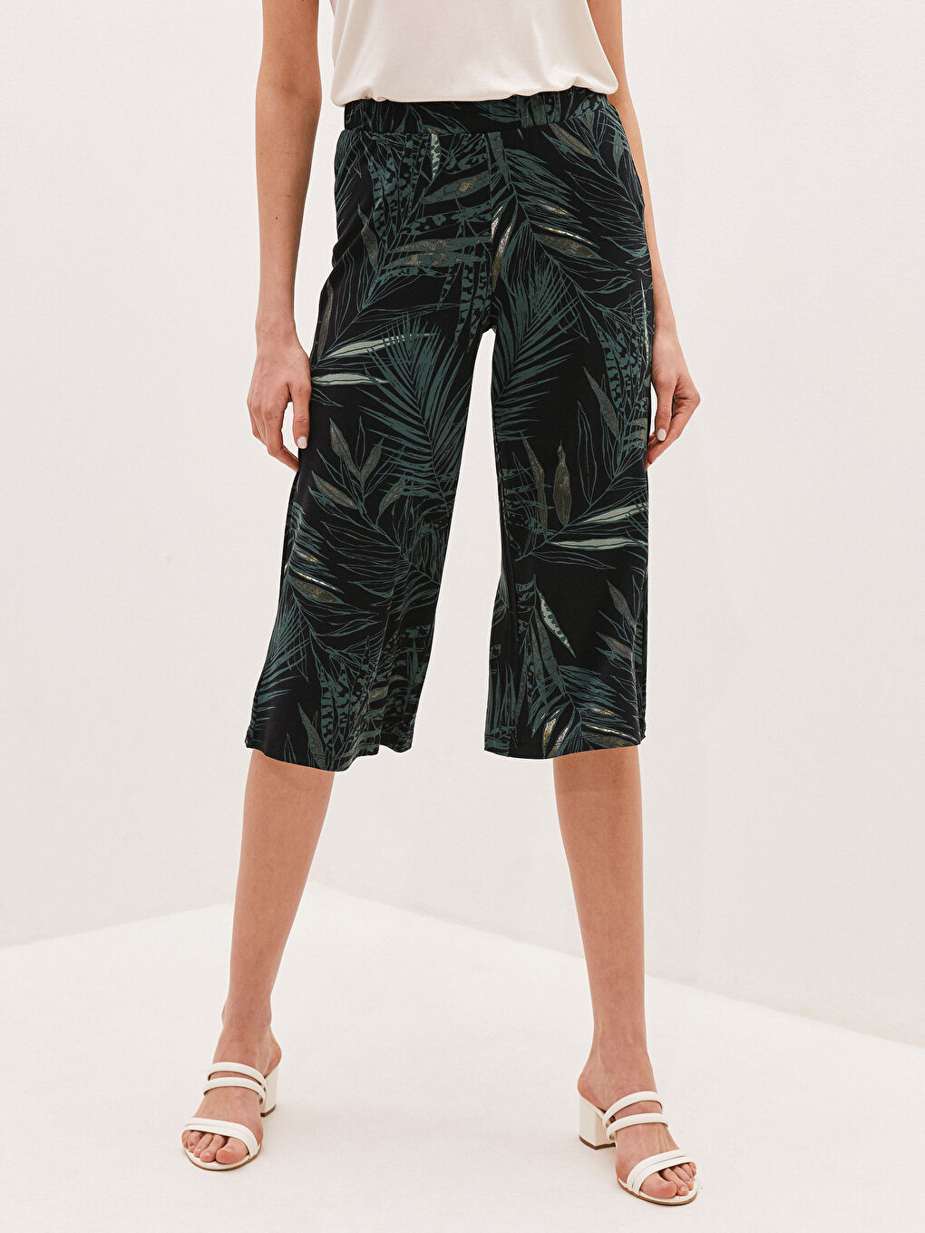 Yeşil Beli Lastikli Standart Fit Desenli Kadın Kapri-2