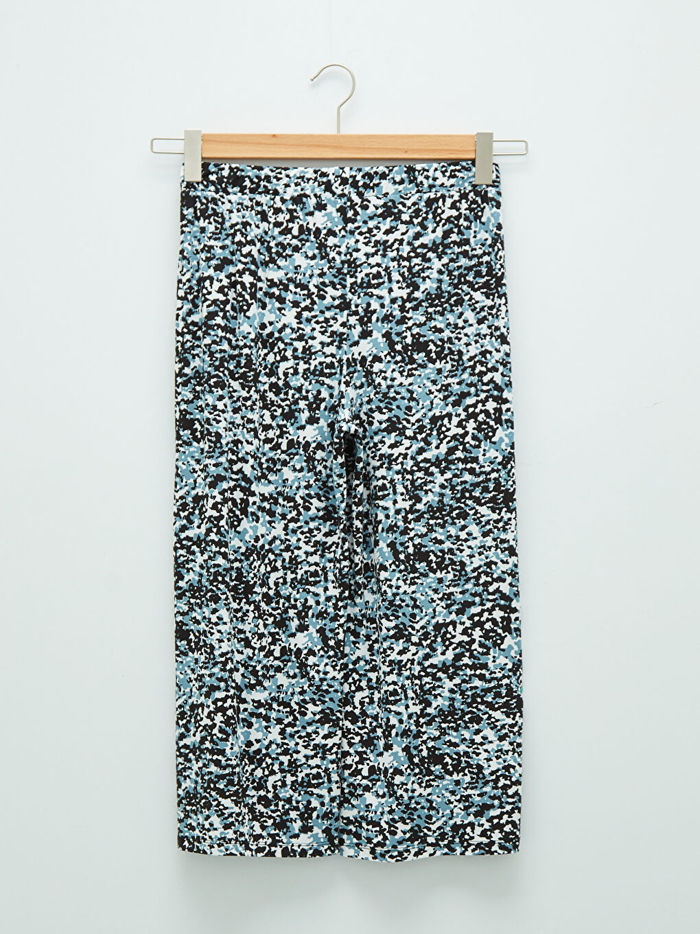 Beyaz Beli Lastikli Standart Fit Desenli Viskon Kadın Kapri-6