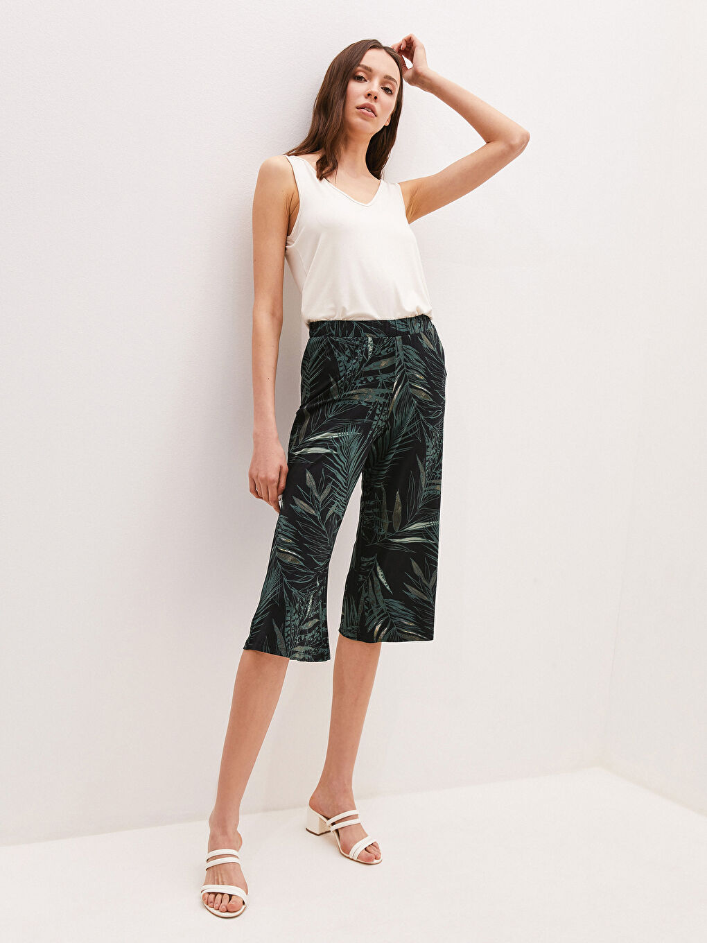 Yeşil Beli Lastikli Standart Fit Desenli Kadın Kapri-4