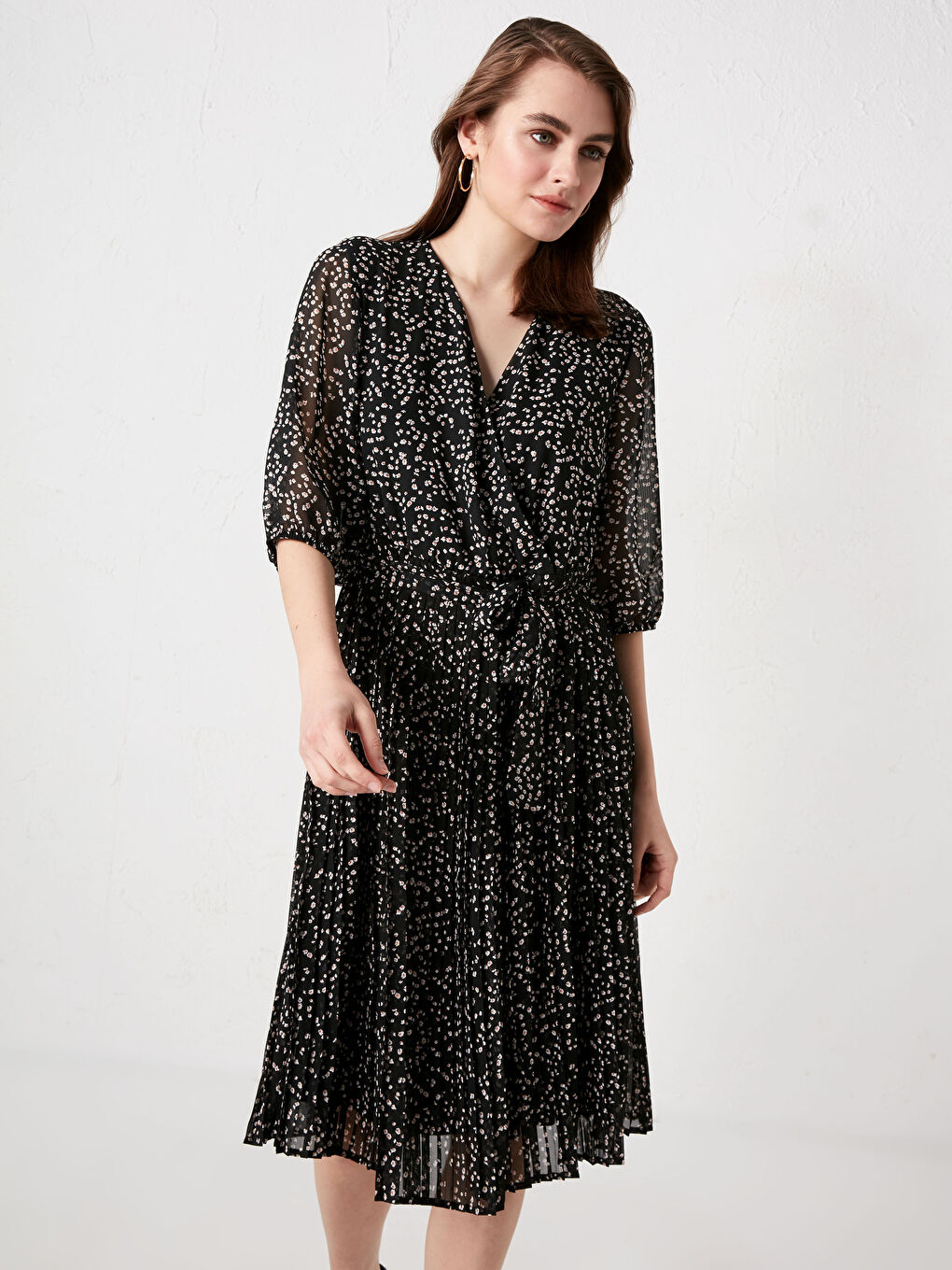 ორმაგი რიგიანი V-ს ფორმის დეკოლტე წელის ქამრით ნაბეჭდი ქალის კაბა-2