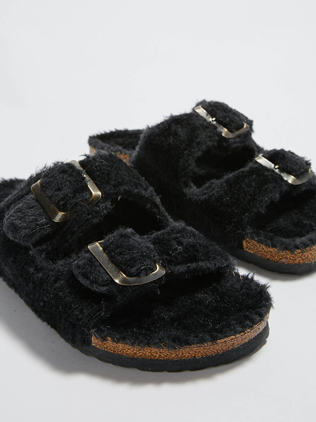 Siyah Tokalı Pelüş Ev Terliği-3