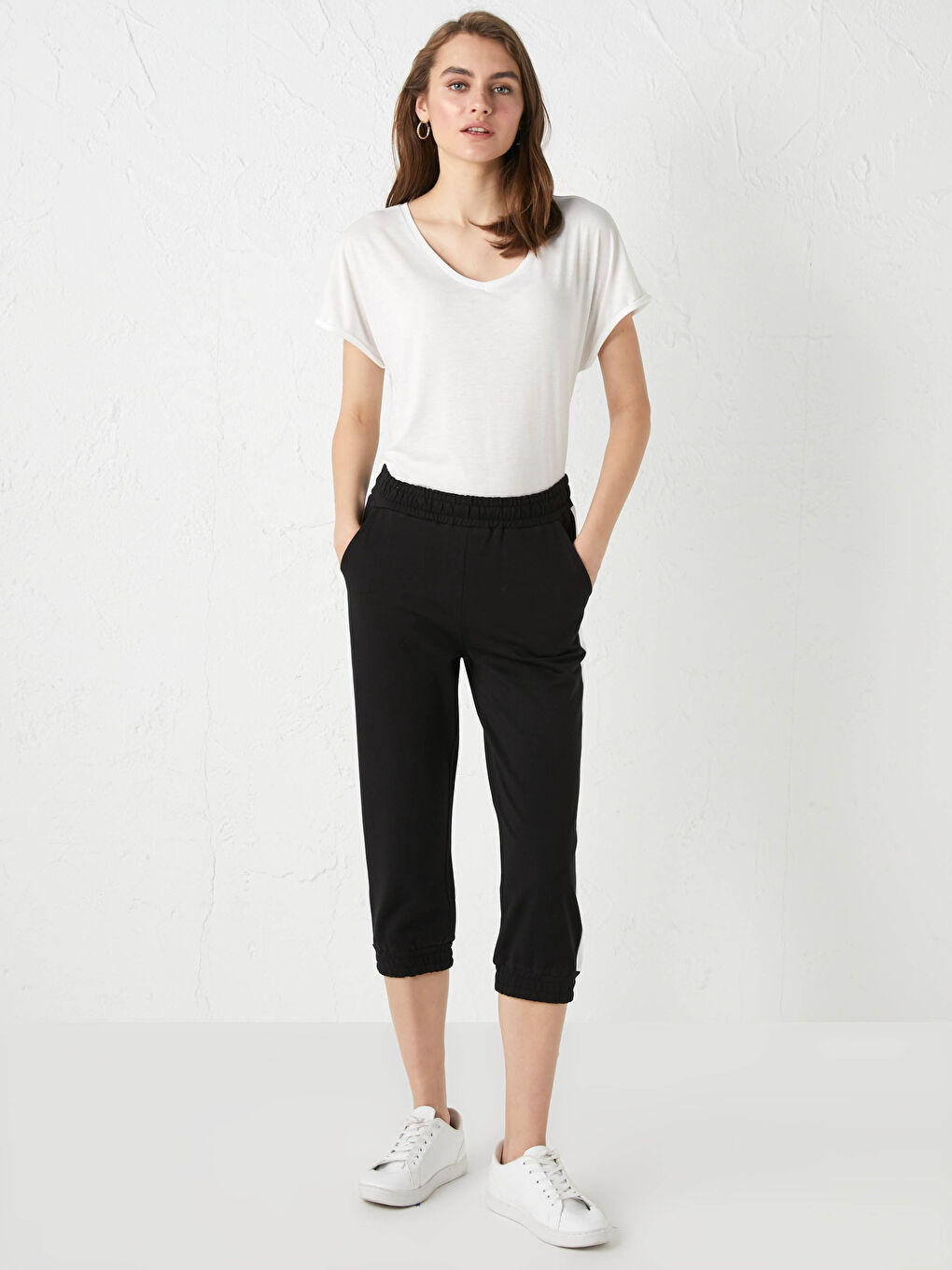 بنطلون كابري بخصر مطاط وجيب وتفاصيل رباط-1