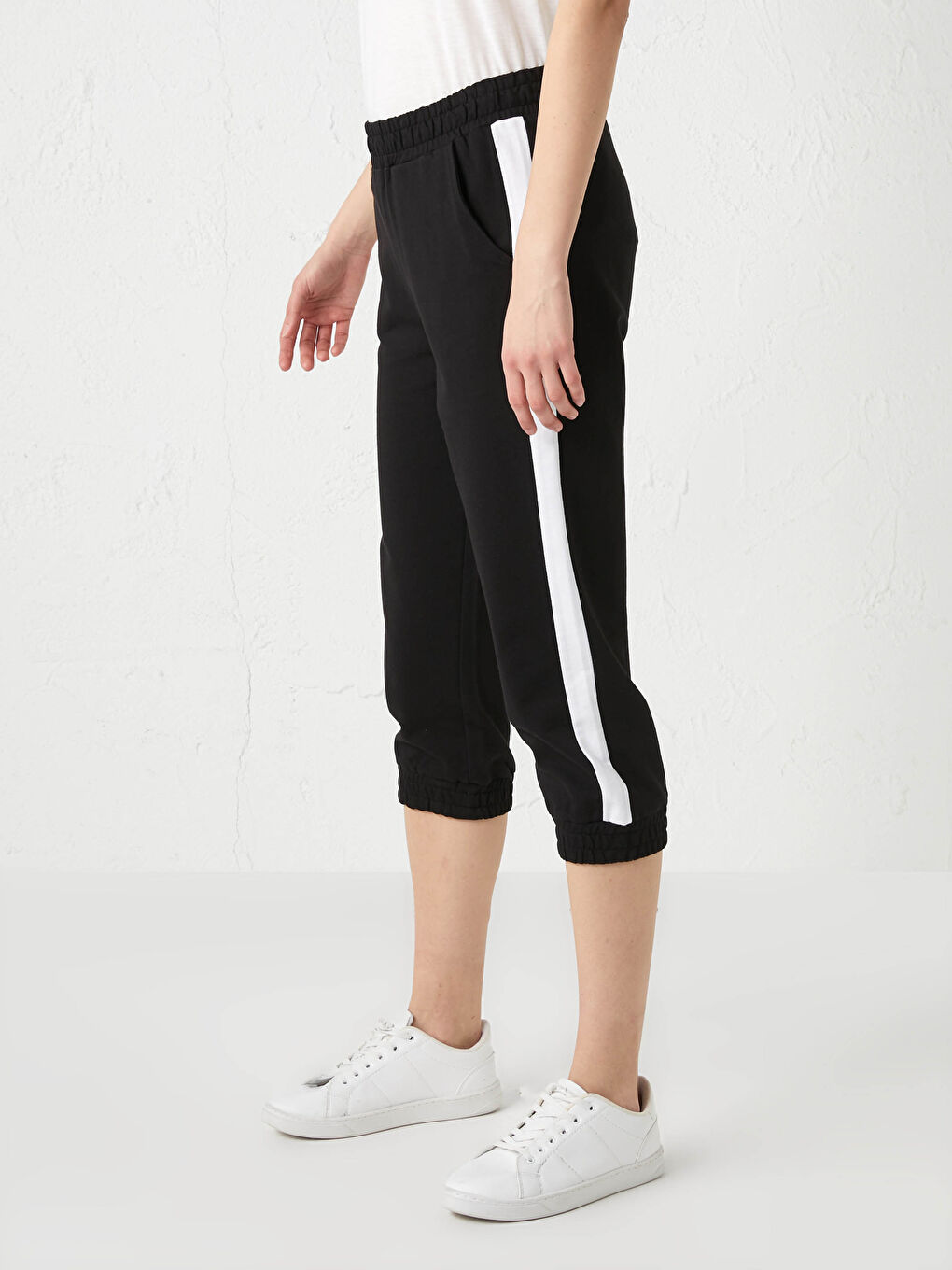 بنطلون كابري بخصر مطاط وجيب وتفاصيل رباط-2