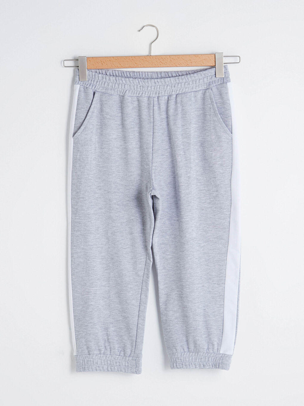 بنطلون كابري بخصر مطاط وجيب وتفاصيل رباط-6