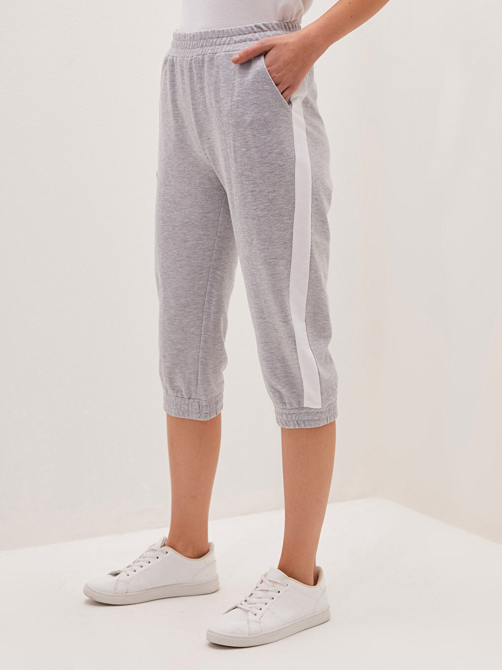 بنطلون كابري بخصر مطاط وجيب وتفاصيل رباط-3