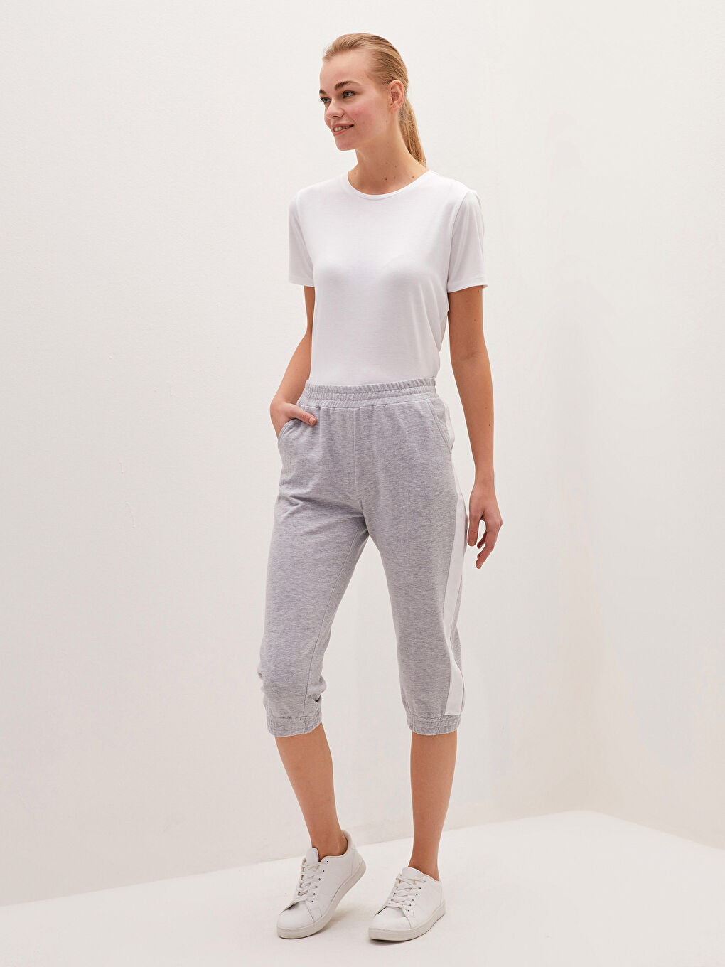 بنطلون كابري بخصر مطاط وجيب وتفاصيل رباط-1