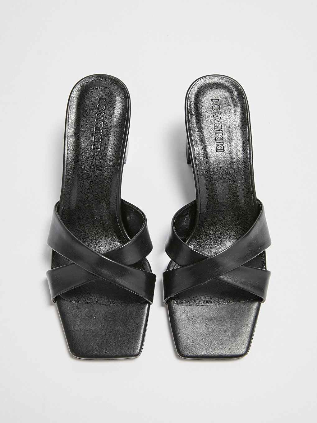 Siyah Deri Görünümlü Çapraz Bantlı Kadın Topuklu Terlik-1