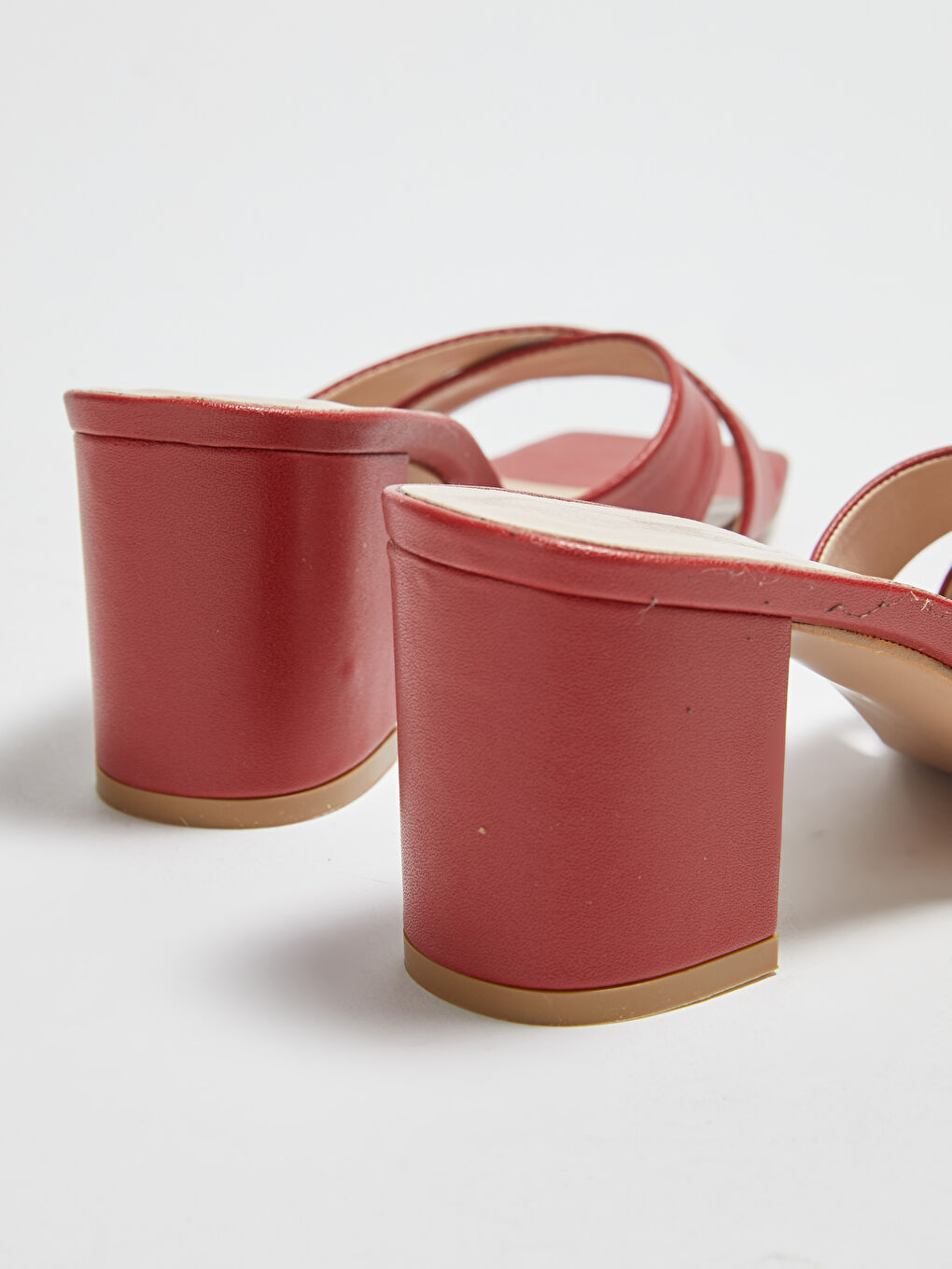 Bordo Deri Görünümlü Çapraz Bantlı Kadın Topuklu Terlik-4