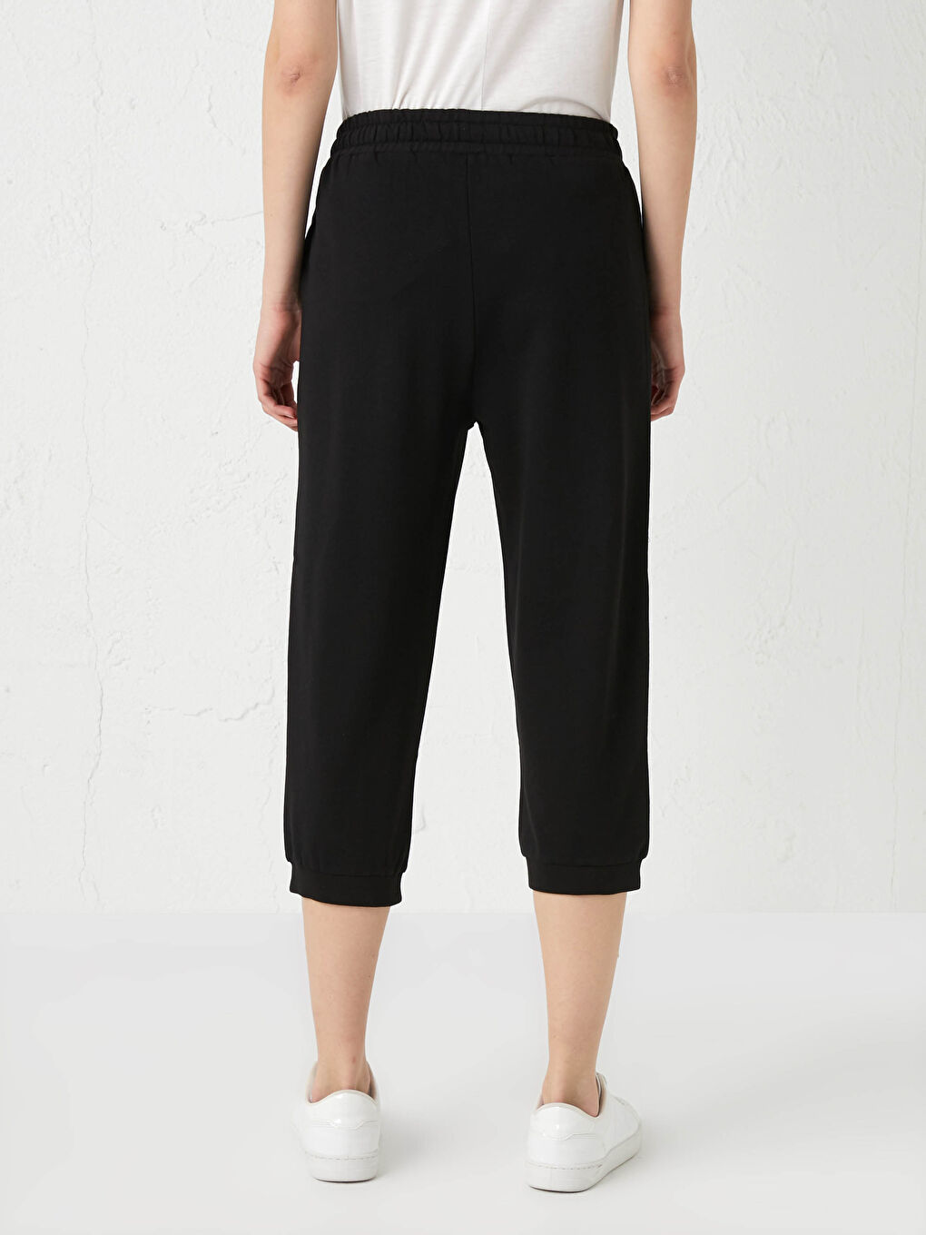 Siyah Beli Lastikli Cep Detaylı Kadın Kapri-3