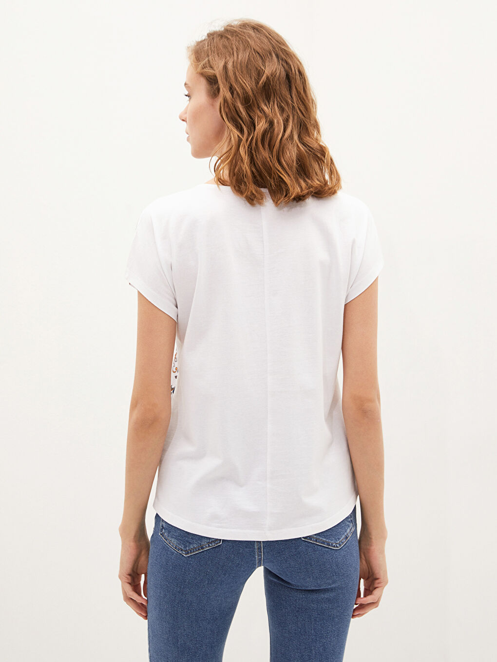 Siyah Bisiklet Yaka Desenli Kısa Kollu Kadın Tişört-8